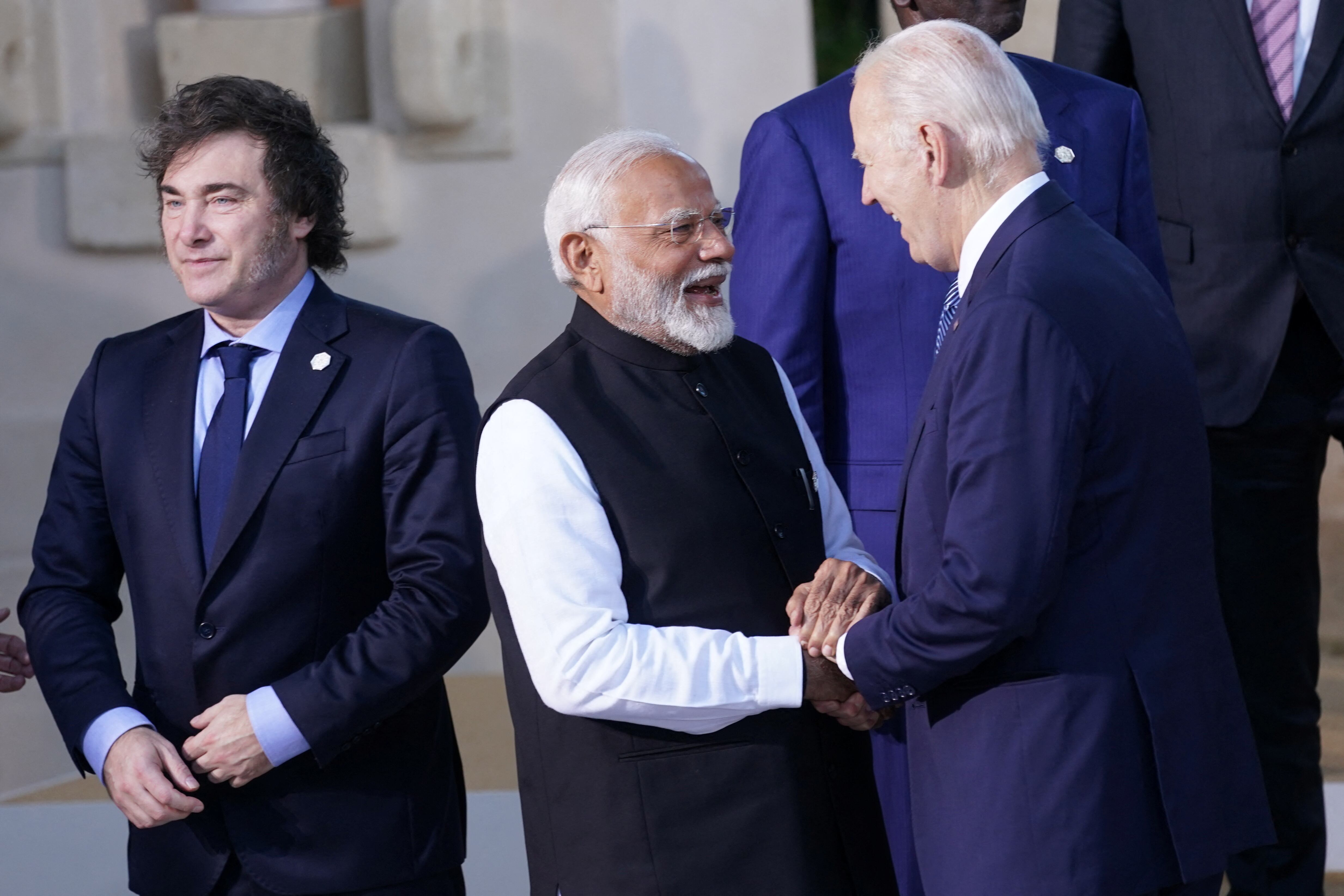 Javier Milei, Narendra Modi, primer ministro de la India, y Joe Biden, presidente de Estados Unidos, en el G7 de Italia. June 14, 2024. REUTERS/Kevin Lamarque