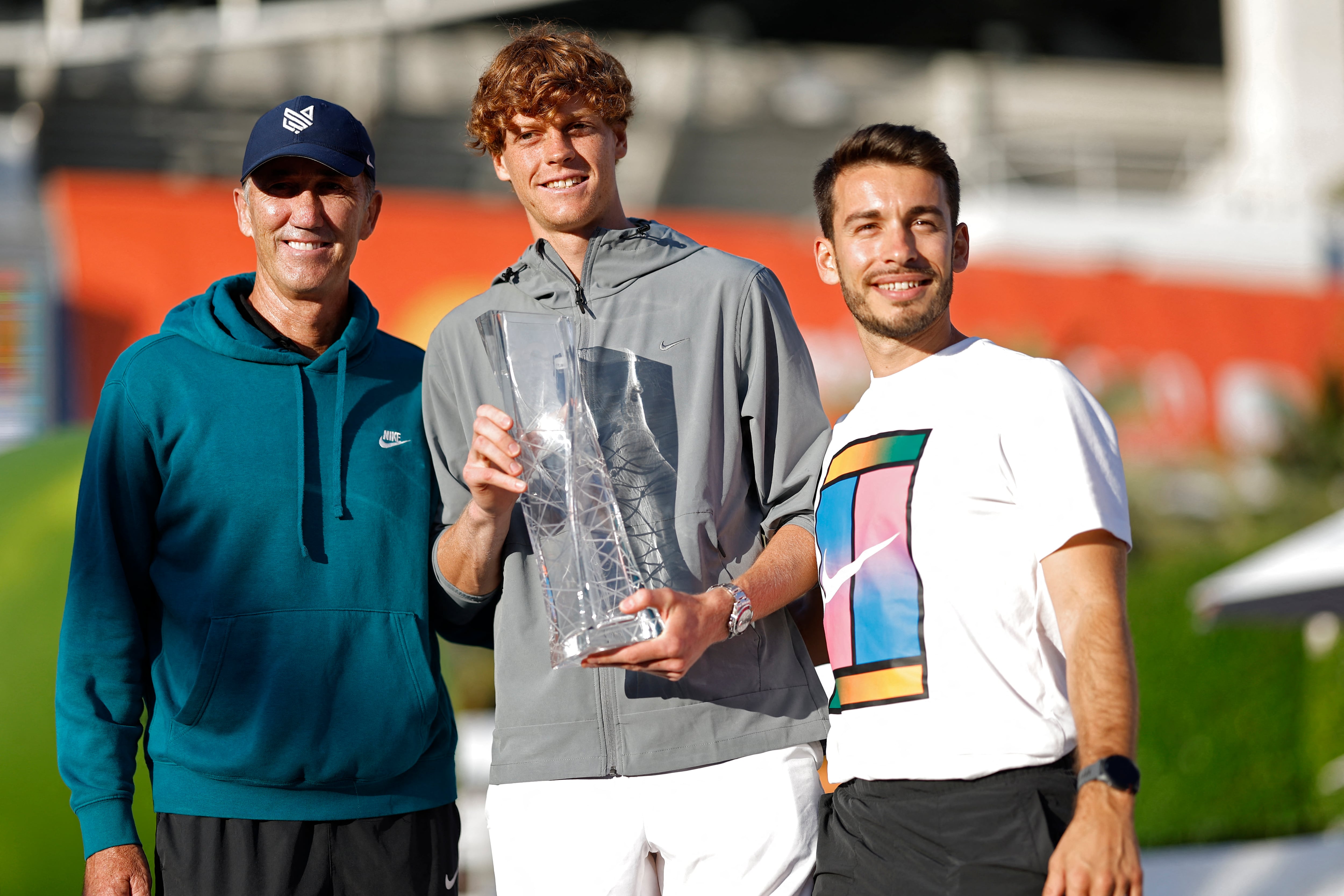 Jannik Sinner con los miembros de su equipo (Foto: Geoff Burke-USA TODAY Sports)