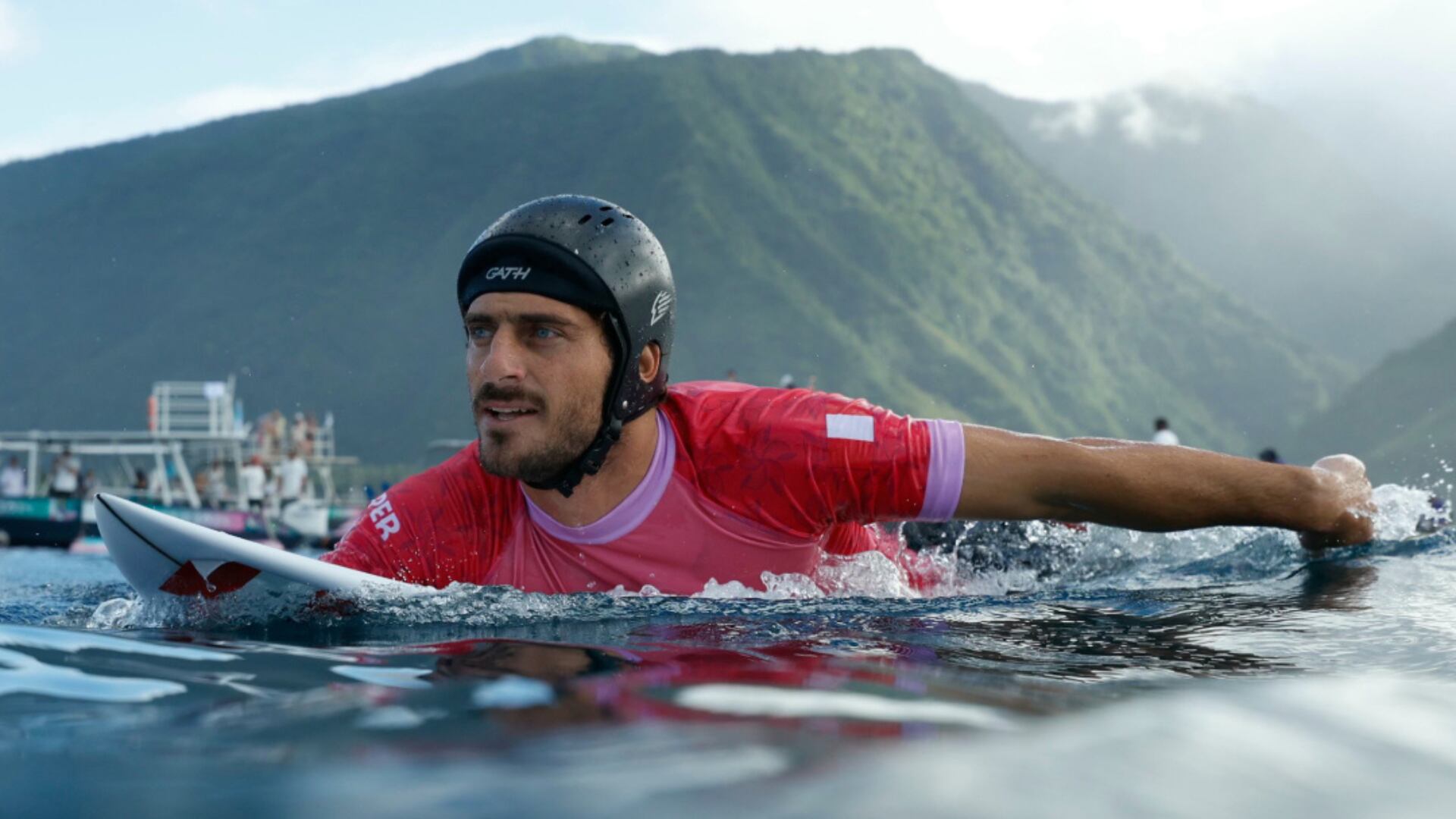 Alonso Correa: tablista peruano compite en los cuartos de final de surf en los Juegos Olímpicos París 2024.