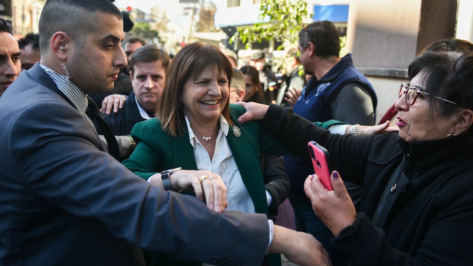 Convención PRO Patricia Bullrich saliendo de Pertutti