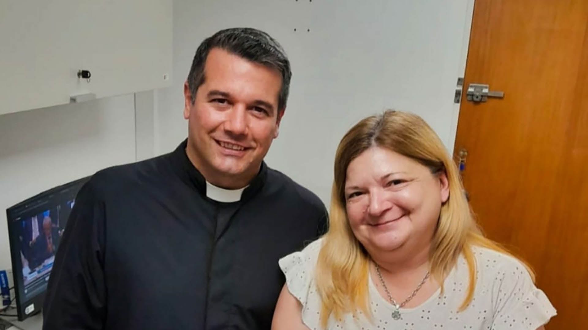 sacerdote Javier Olivera y diputada Ferreyra