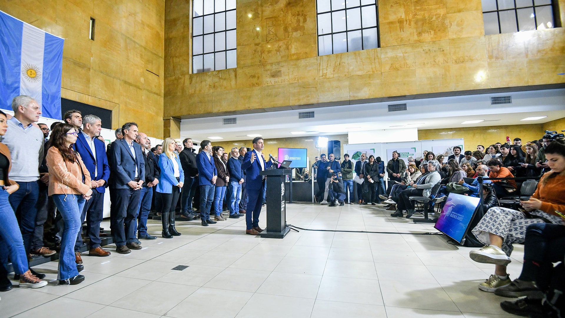 Axel Kicillof intendentes conferencia