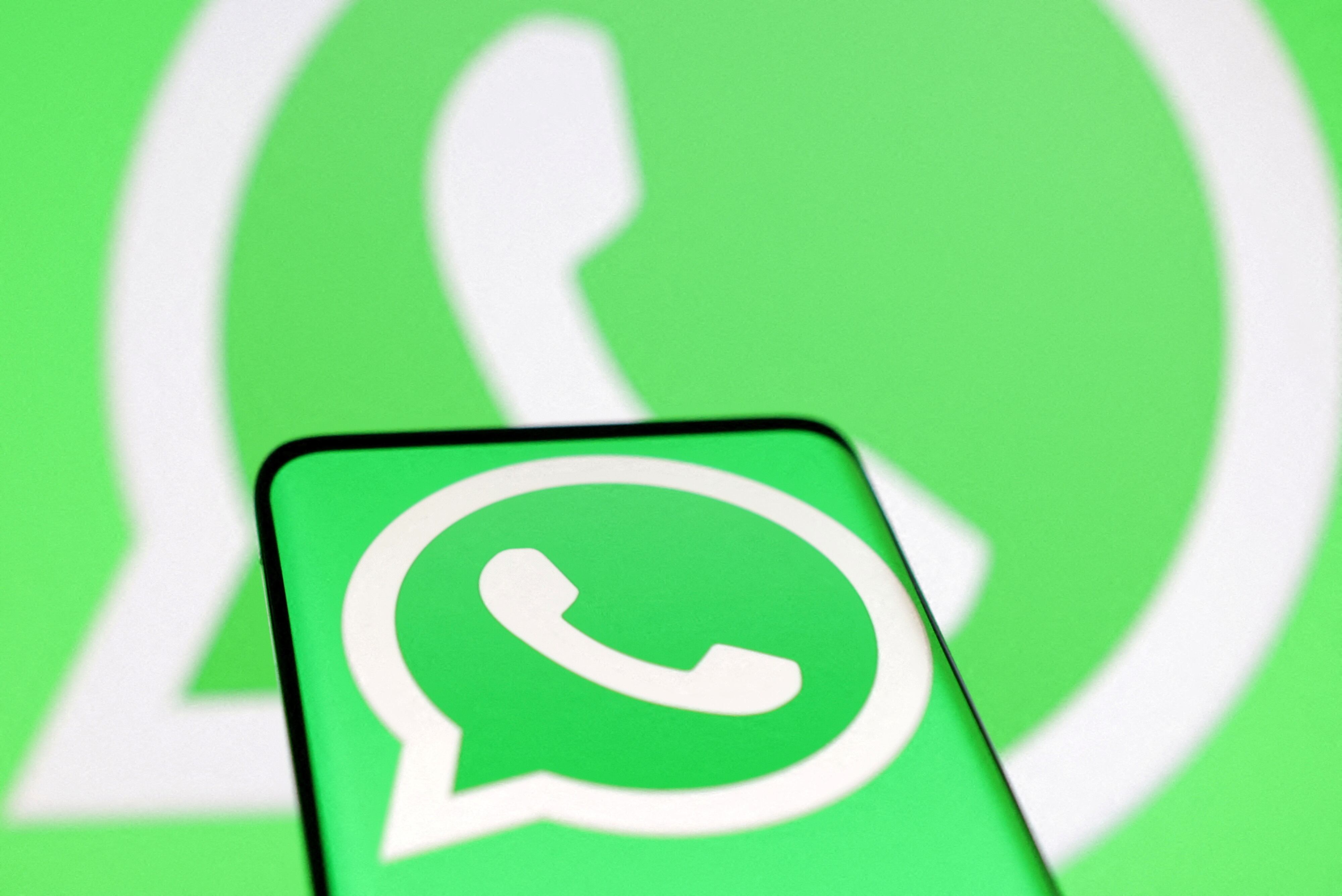 Gemini podrá leer mensajes y realizar llamadas en WhatsApp a través de comandos de voz. (REUTERS/Dado Ruvic/Illustration/File Photo)