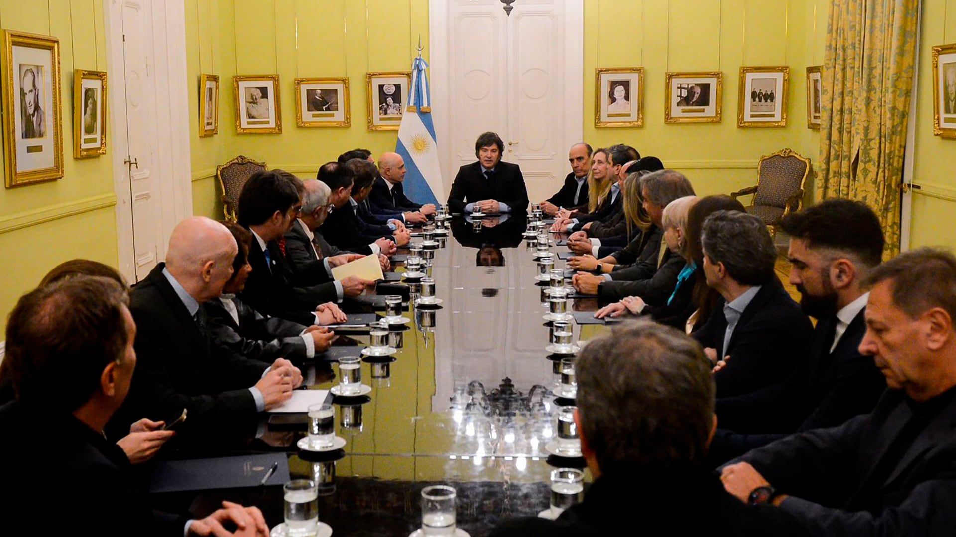 Reunión Javier Milei diputados PRO dialoguistas veto jubilaciones