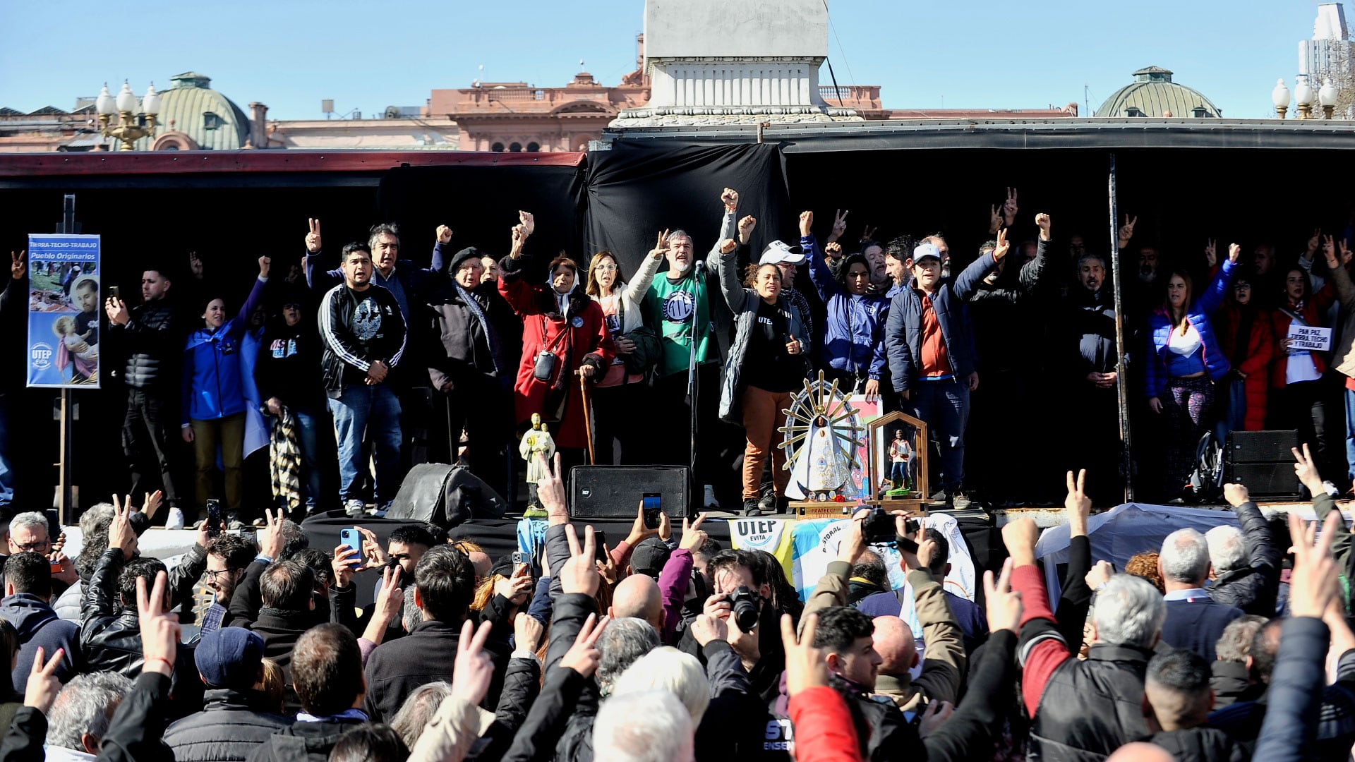 Acto en Plaza de Mayo por San Cayetano 2024 cgt cta