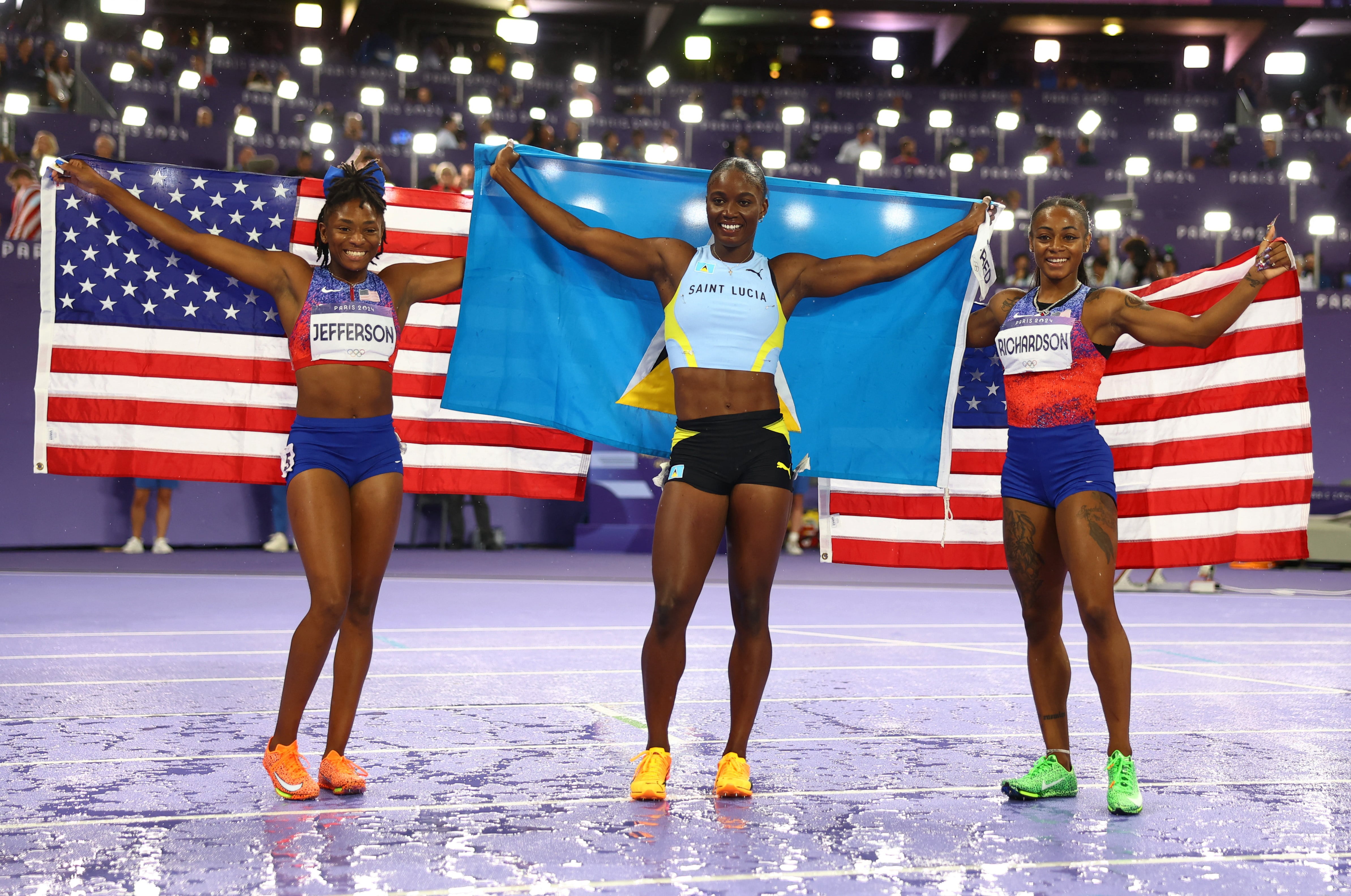 Las tres medallistas de los 100 metros (Foto: Reuters/Kai Pfaffenbach)