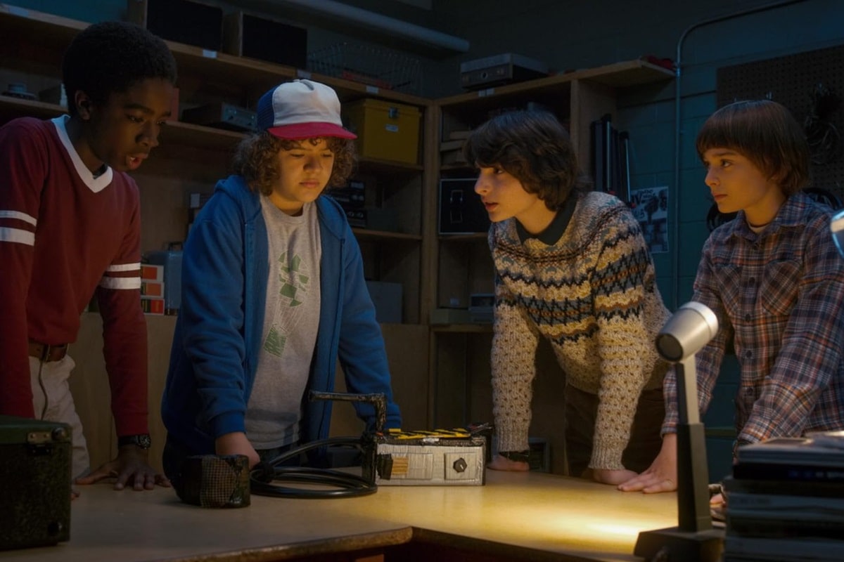 Caleb McLaughlin, Finn Wolfhard, Noah Schnapp y Gaten Matarazzo en Stranger Things (2016)