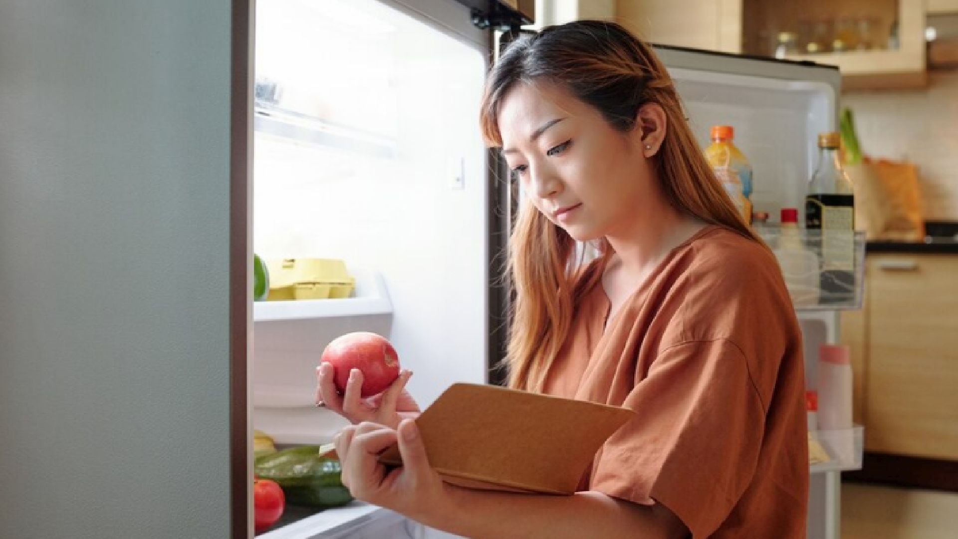 Hay que sacar los alimentos del refrigerador si se quiere desenchufar la nevera. (Foto: Freepik)