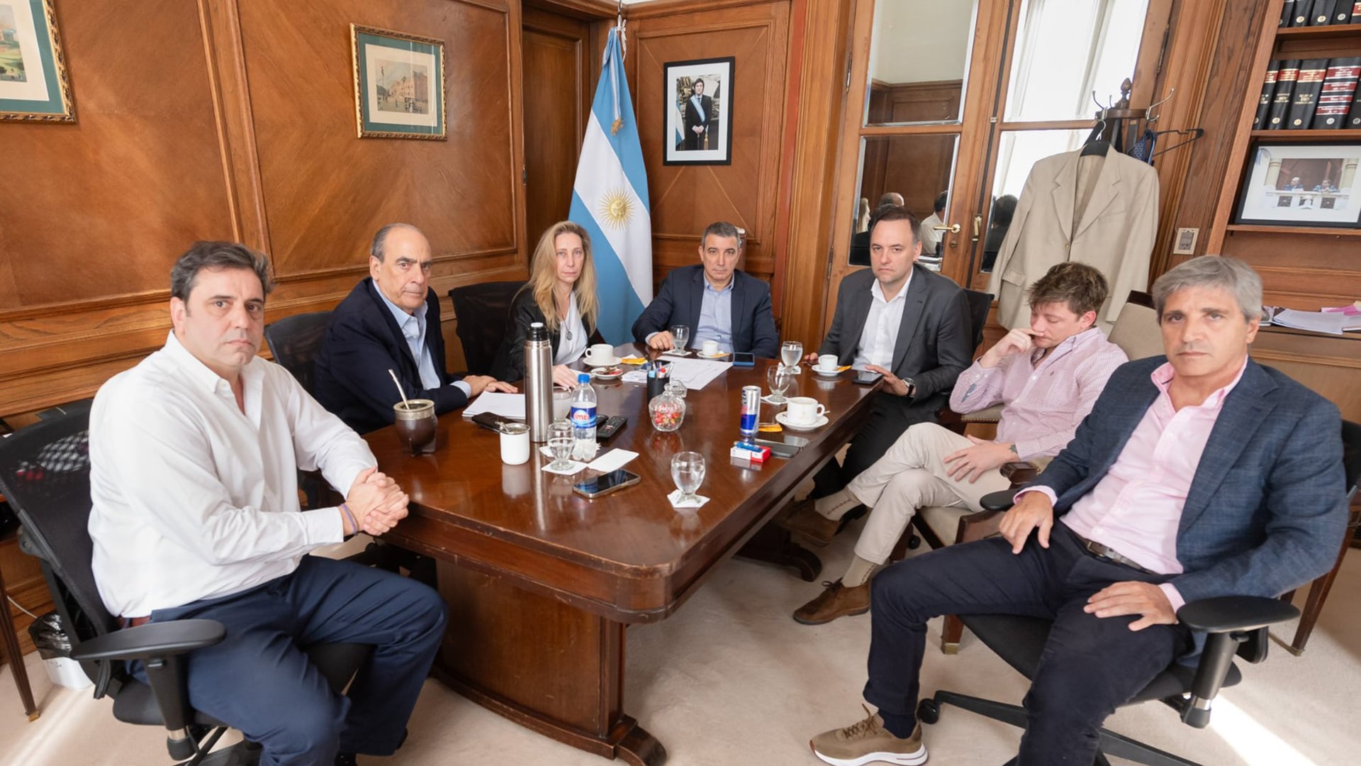 Reunión gobierno por la venta de aerolineas argentinas