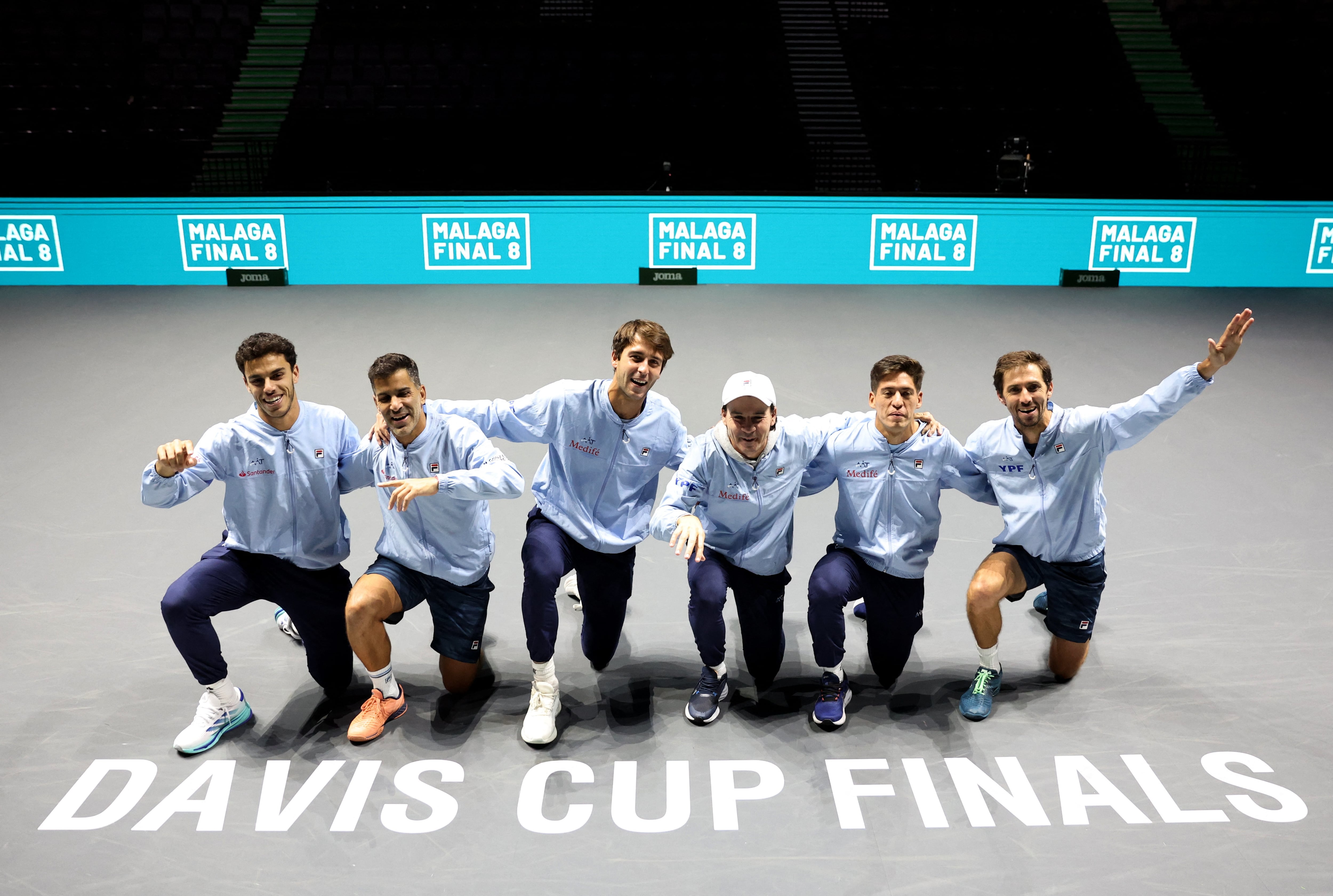 La Selección Argentina de Tenis YPF clasificada al Final 8 de Málaga, tras el triunfo ante Finlandia por 3-0 en Manchester (Foto: Reuters/Ed Sykes)