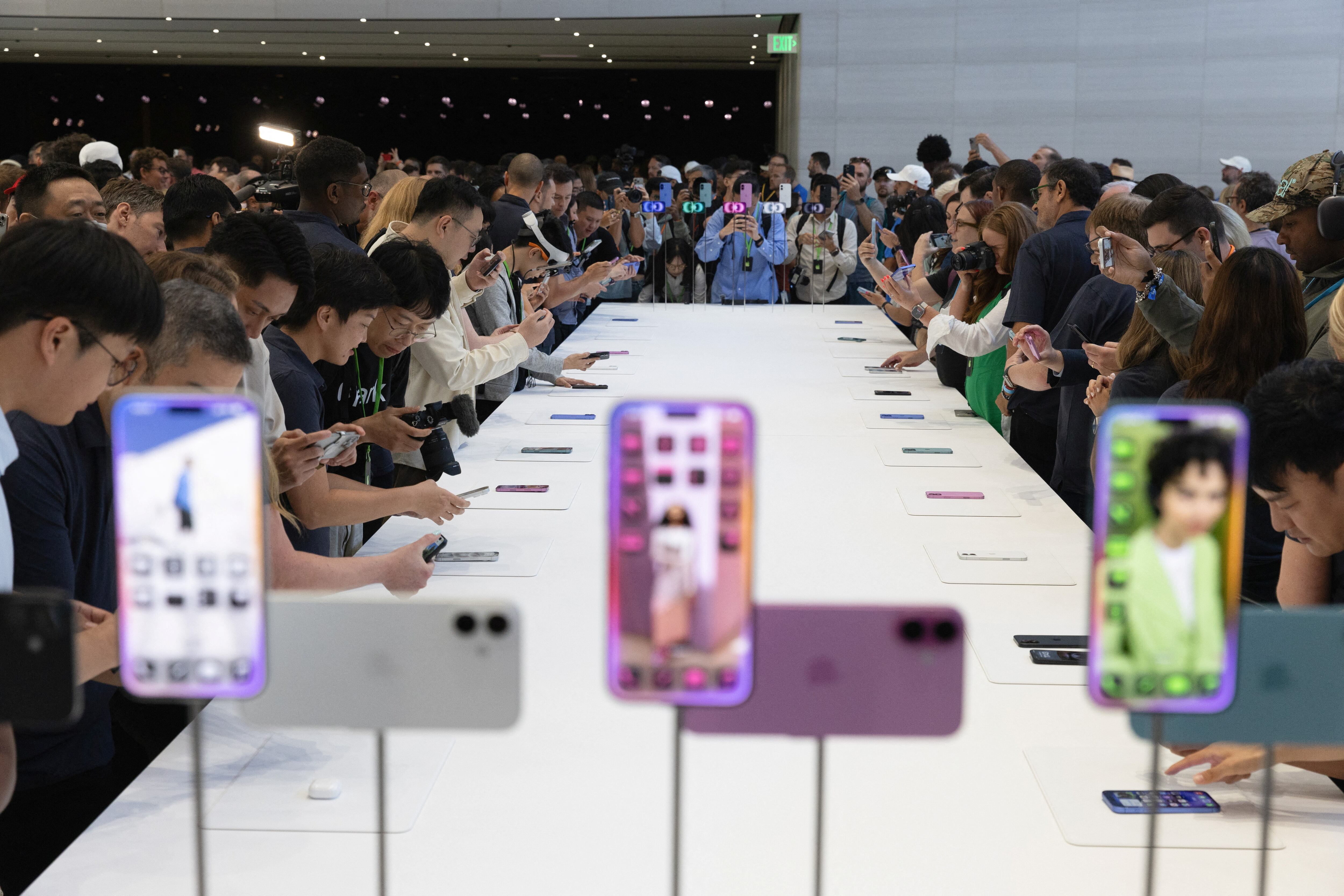 Como cada año, los primeros iPhone 16 estarán disponibles en Estados Unidos. (Foto: REUTERS/Manuel Orbegozo)