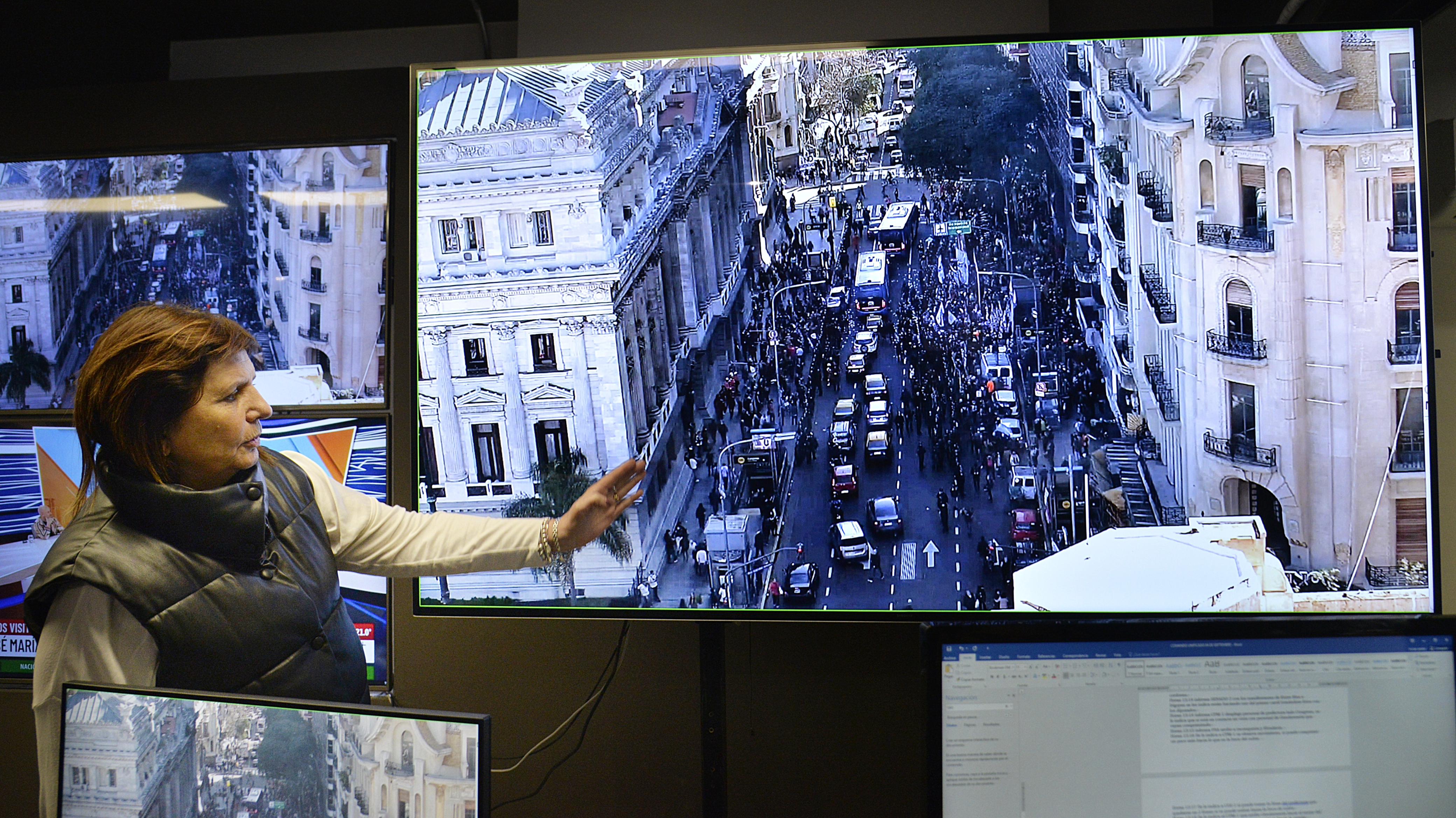 Patricia Bullrich en el Centro de Monitoreo del Ministerio de Seguridad