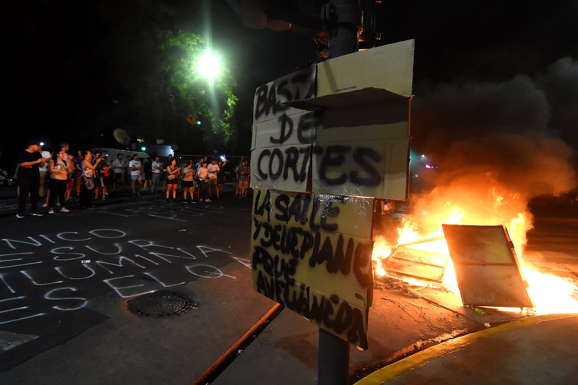 Protesta corte de luz sede edesur floresta