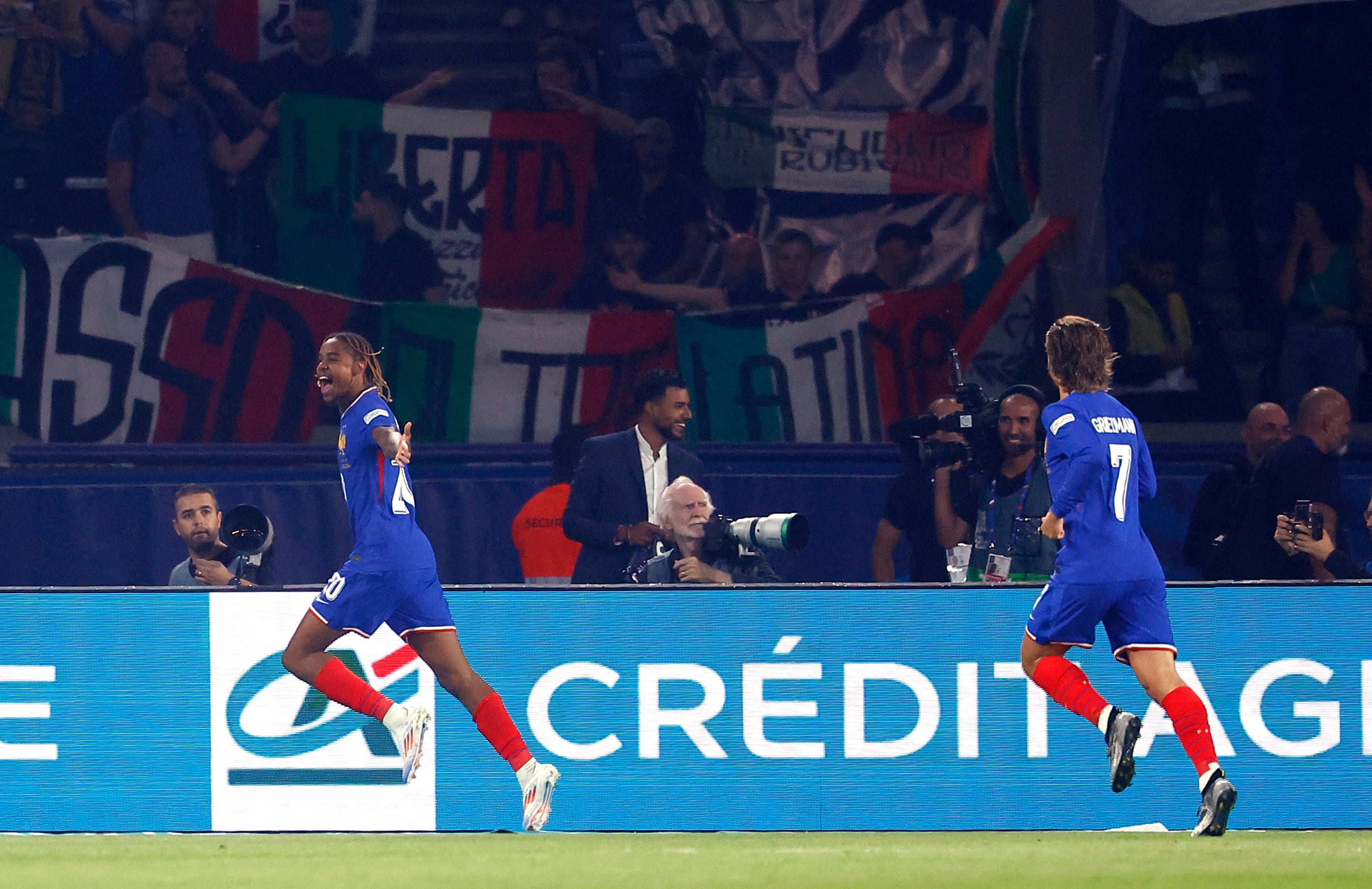 Bradley Barcola festeja su gol tras anotar a los 13 segundos (Foto: Reuters/Christian Hartmann)