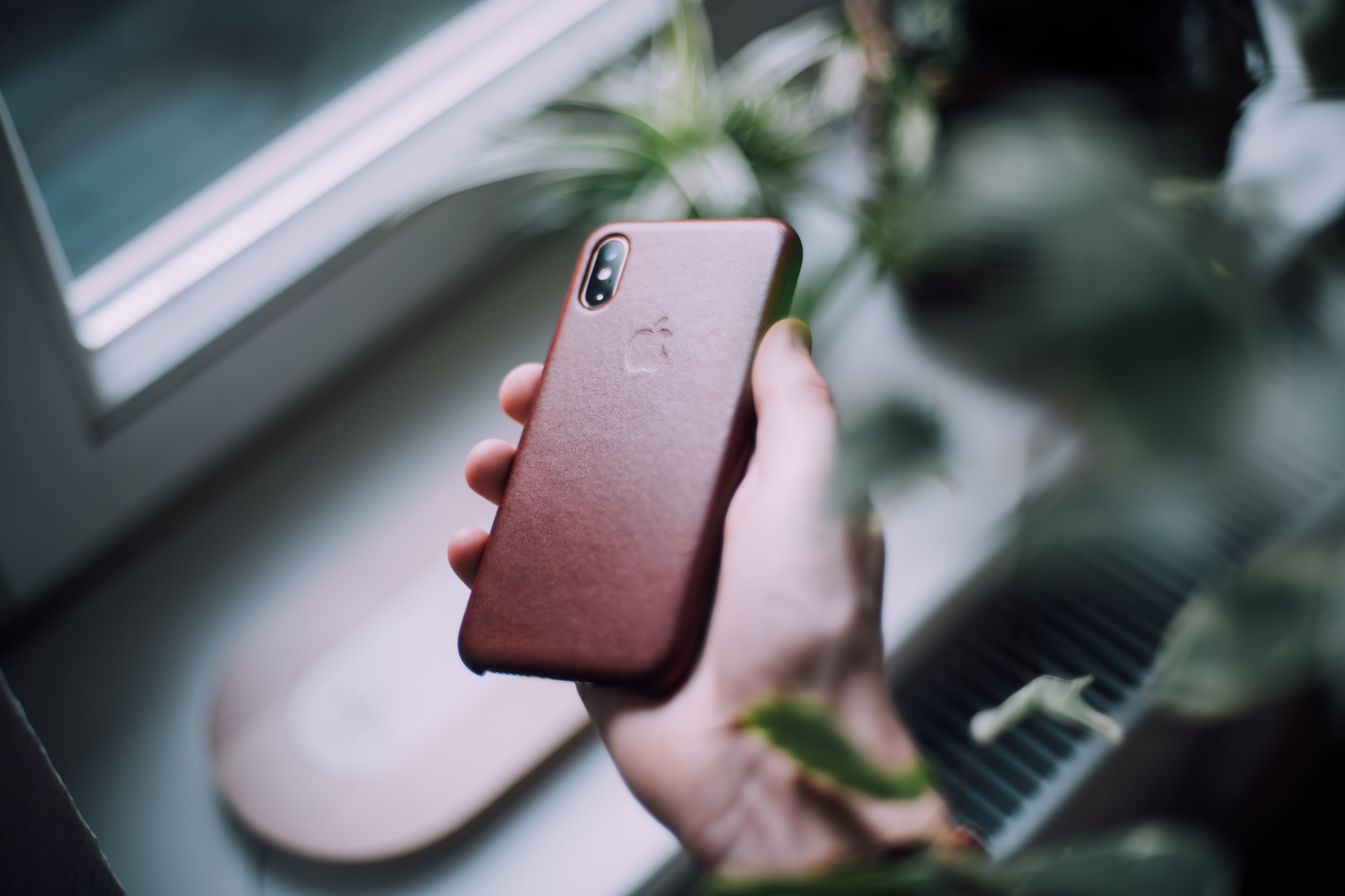 Las fundas para celular pueden estar diseñadas en silicona o en plástico. (Unsplash)