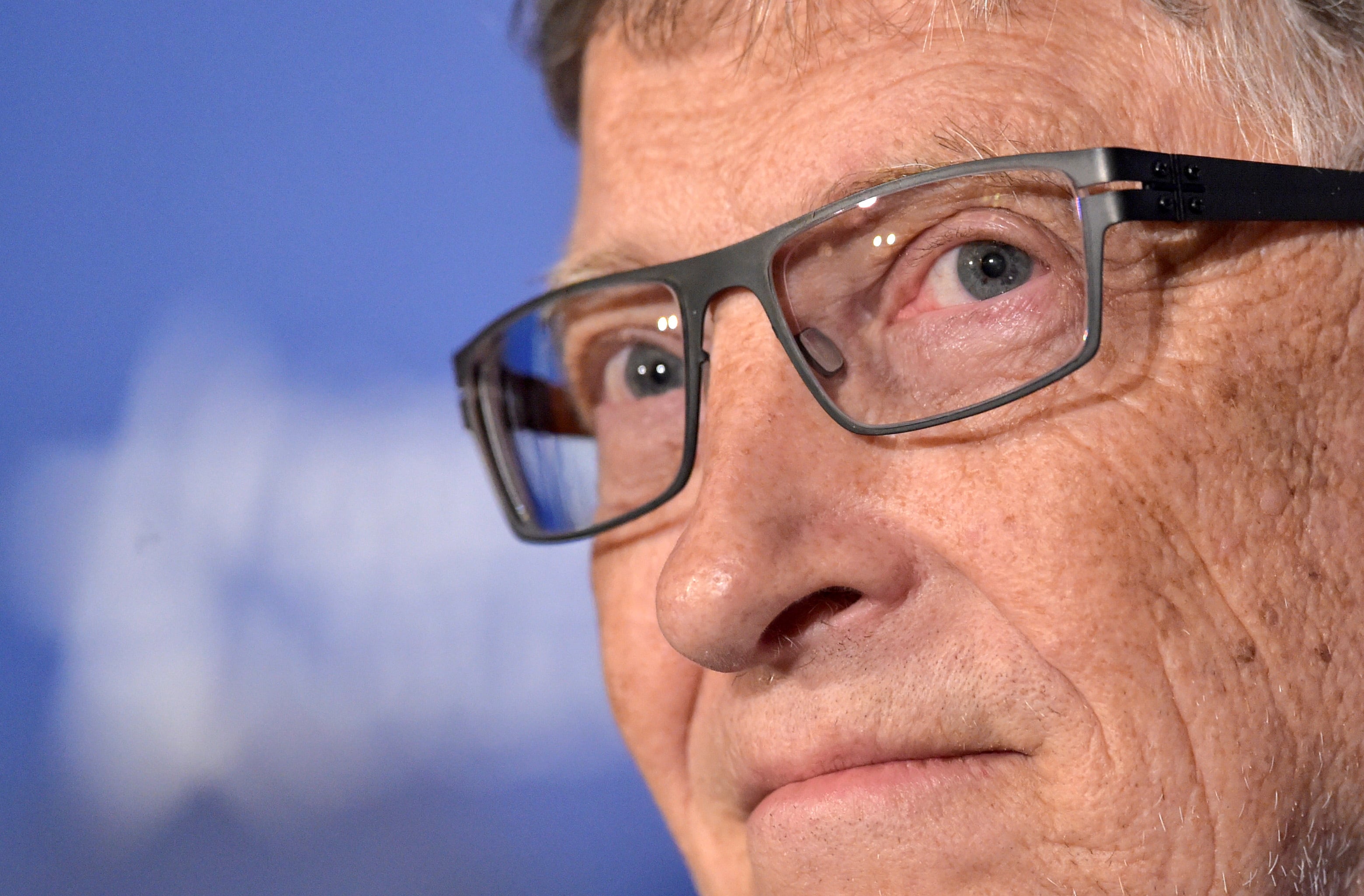 Bill Gates cree que debería diseñar una IA enfocada en resolver un problema de la actualidad. (REUTERS/Eric Vidal/File Photo)