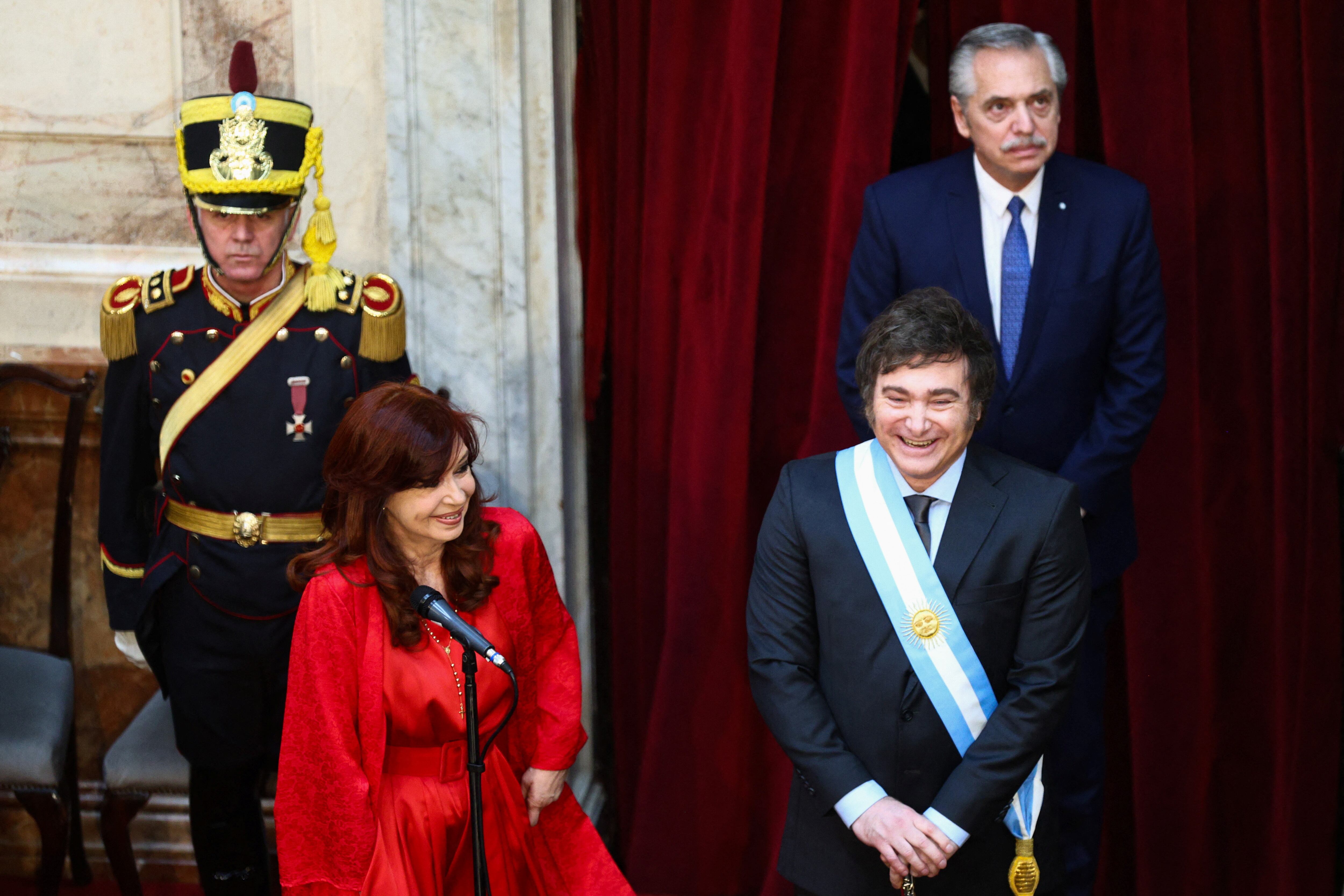 Cristina, Milei y, detrás, Alberto Fernández 