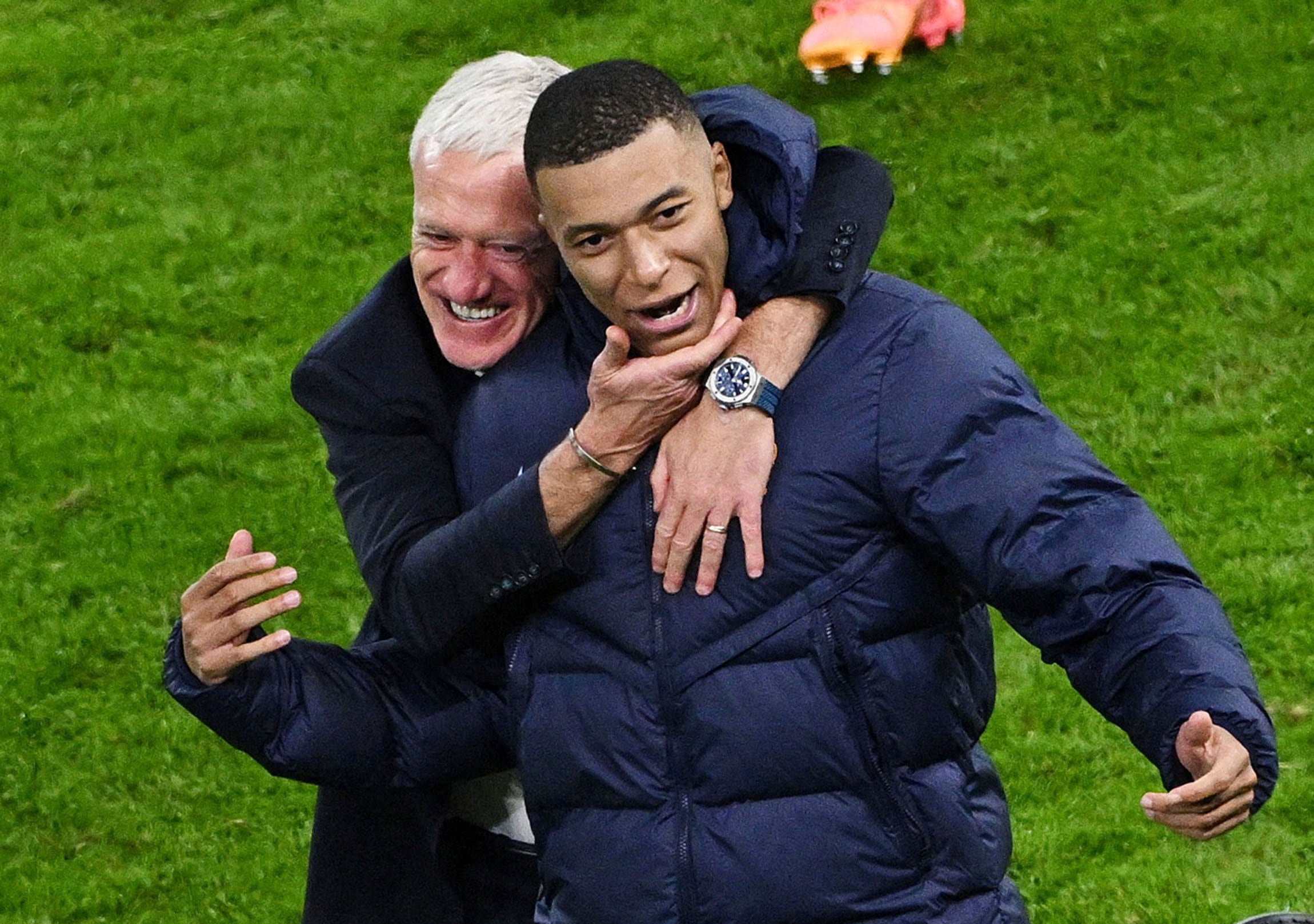 Deschamps salió a defender a Mbappé de las críticas (Reuters)