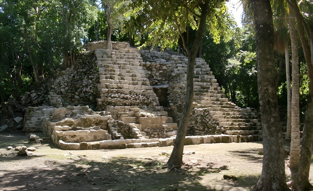 Oxtankah es una ciudad casi olvidada. Antes de que llegaran los españoles, era una de las joyas de la corona de Yucatán 