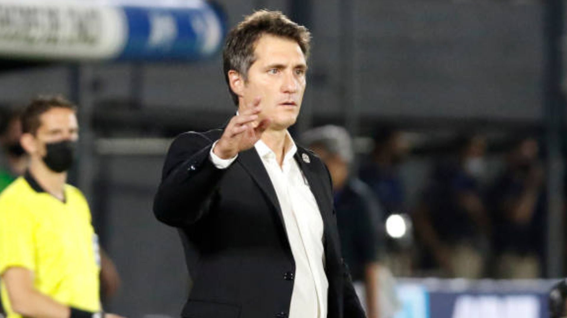 Guillermo Barros Schelotto durante partido con Chile por Eliminatorias a Qatar 2022.