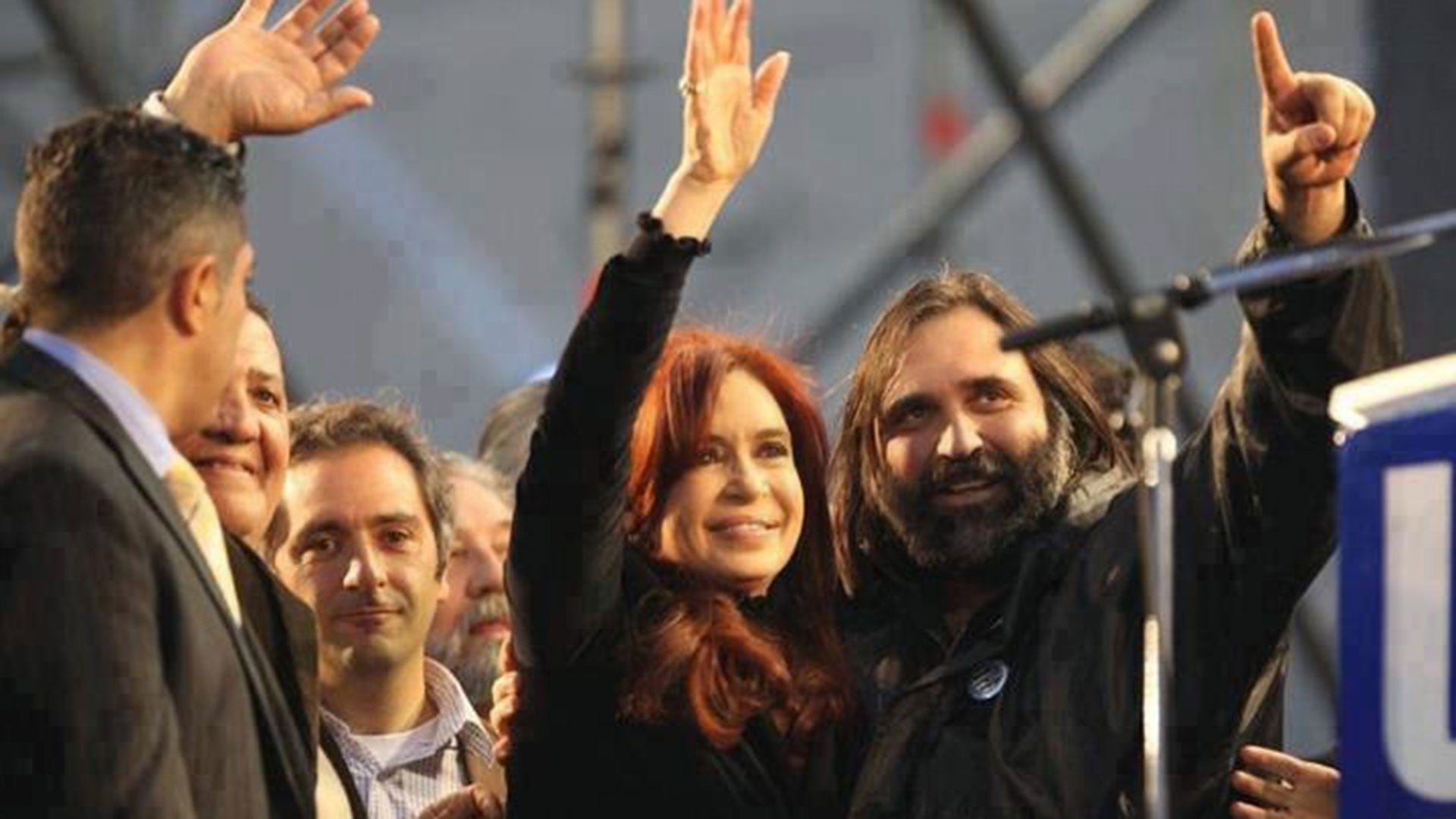 El titular de Suteba, Roberto Baradel y la ex presidenta Cristina Kirchner, en una foto de un acto que compartieron juntos hace 6 años. 