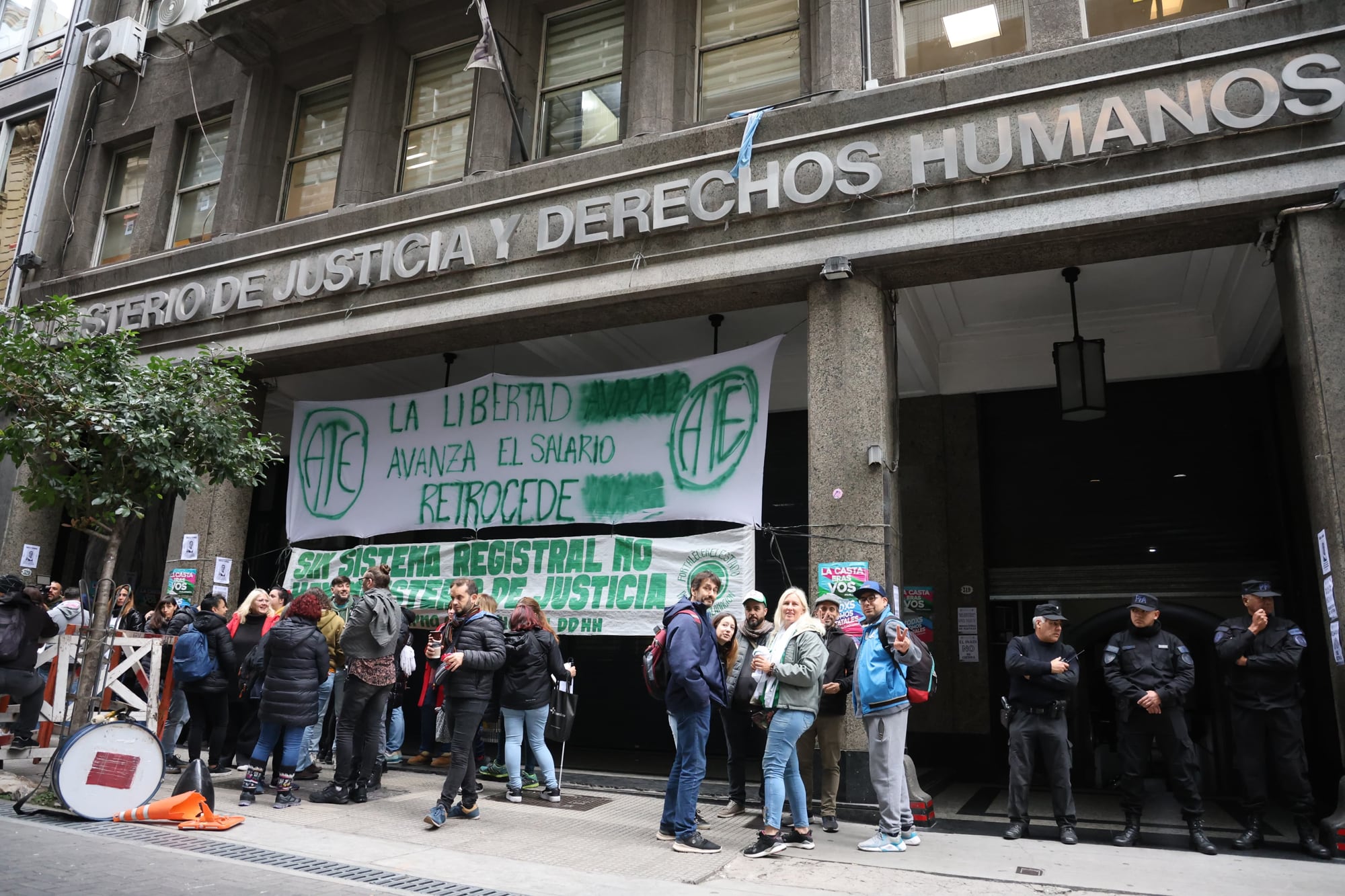 Protesta del INADI y ATE en el Ministerio de Justicia y Derechos Humanos