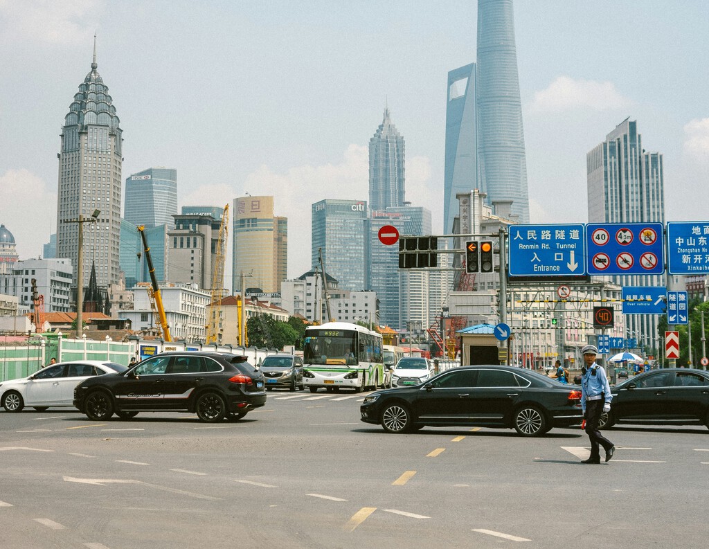 Alemania era líder en China. Sus ventas han caído a la mitad y el coche eléctrico está matando a BMW, Mercedes o Volkswagen 