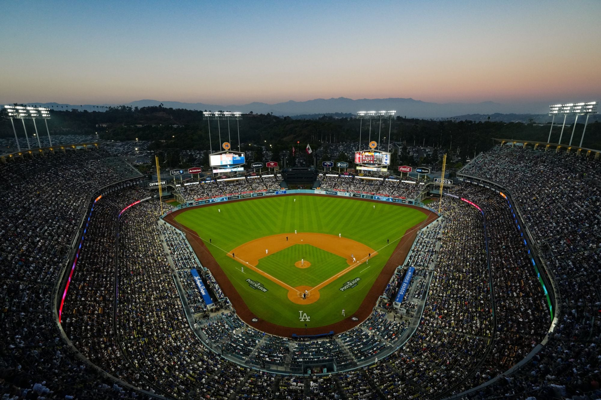 En el Dodger Stadium será el puntapié de la Serie Mundial (Foto: @MLB)