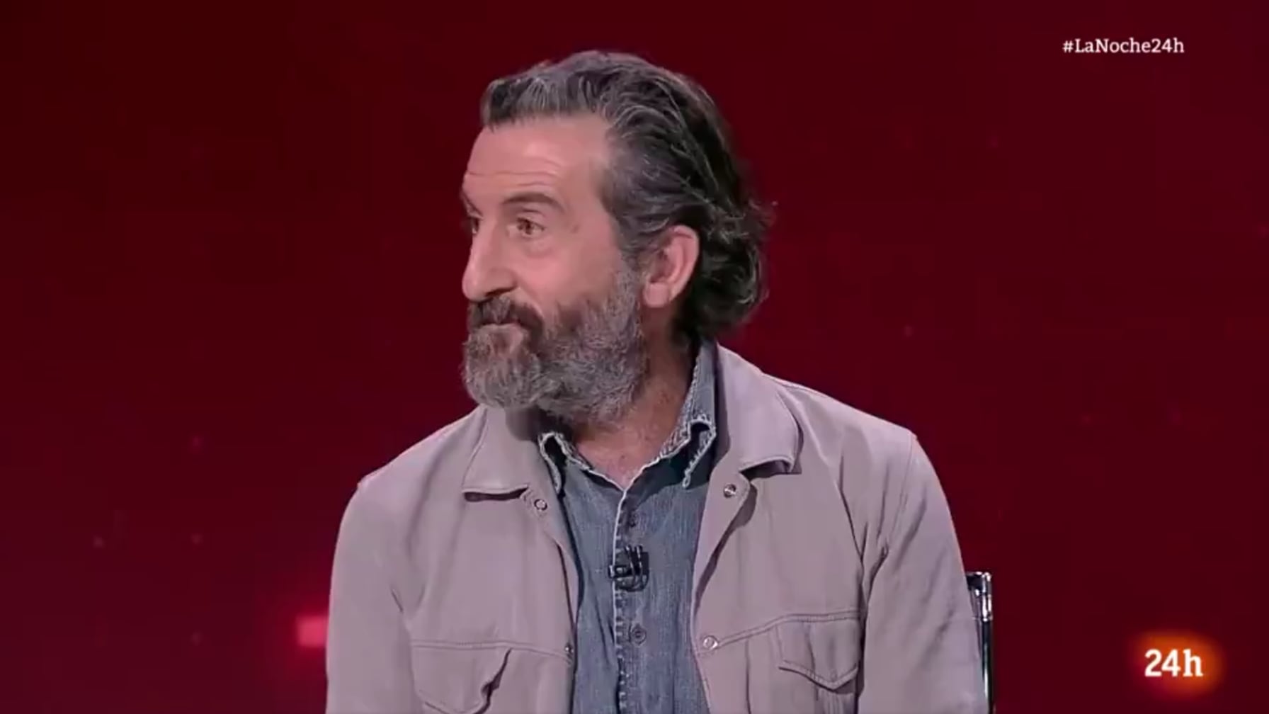 El actor español Luis Zahera habla en una entrevista en 'La noche en 24 horas' sobre el plan de construcción de una macroplanta de celulosa en Galicia (@Lanoche_24h/X)