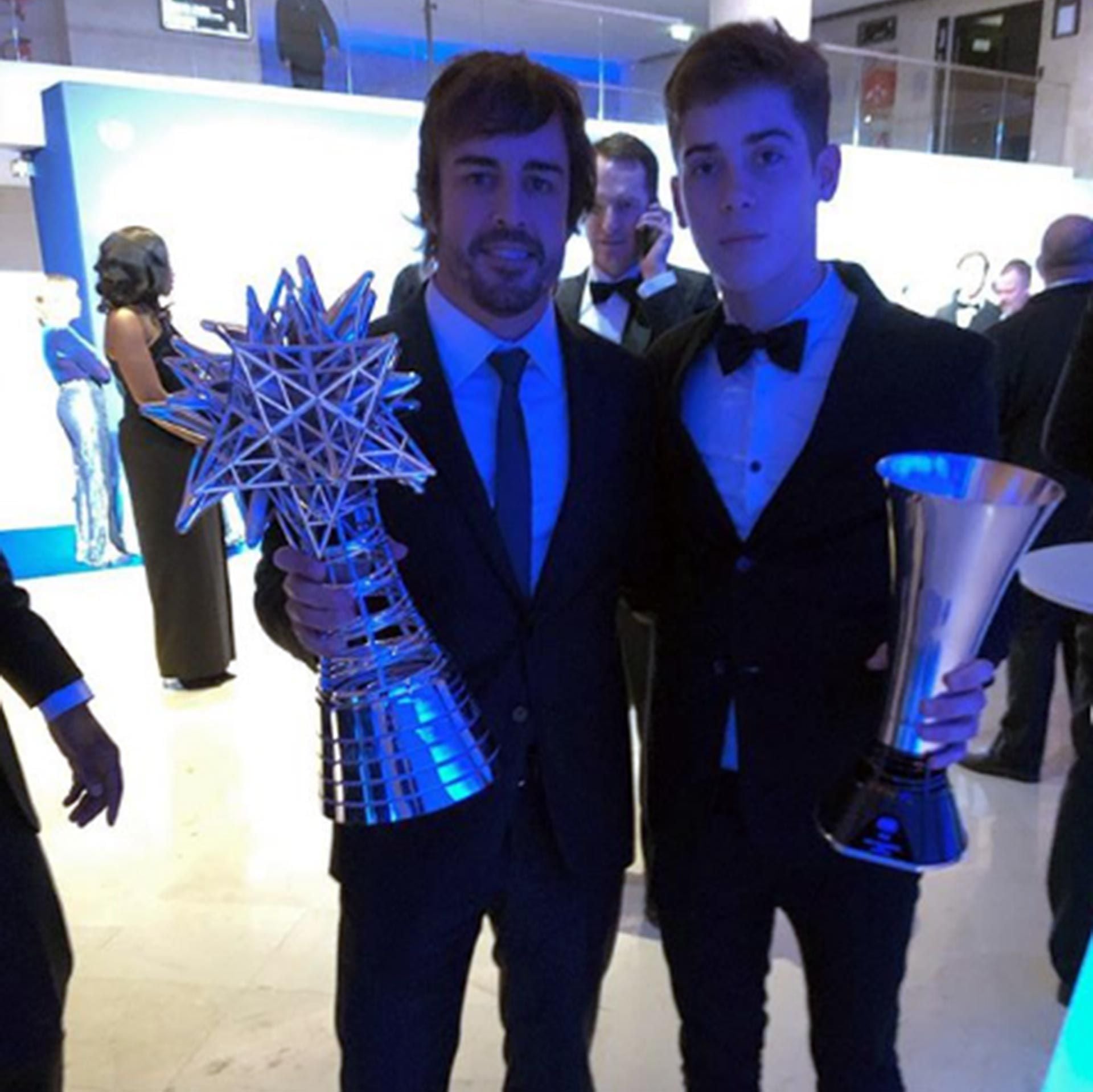 Franco Colapinto con Fernando Alonso en la gala de la FIA de 2019 (@francolapinto)