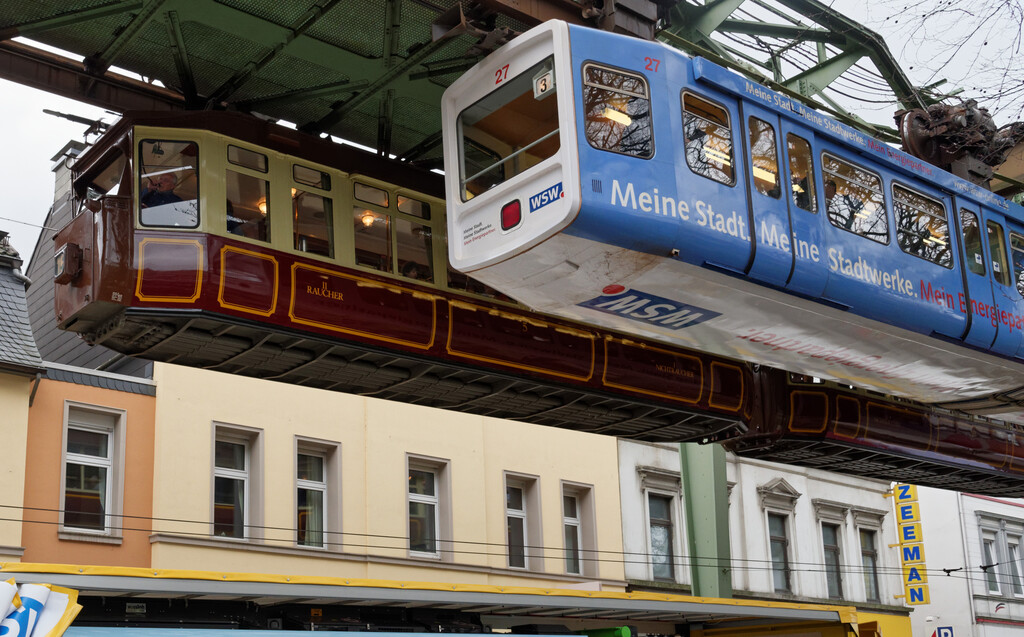 El ferrocarril colgante más antiguo del mundo está en Alemania: se inauguró en 1901 y lleva más de 120 años de servicio