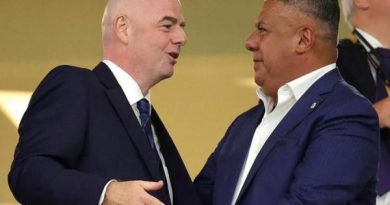 El presidente de FIFA felicitó a Chiqui Tapia por su reelección en AFA y le dio el segundo revés del día a Milei y Macri