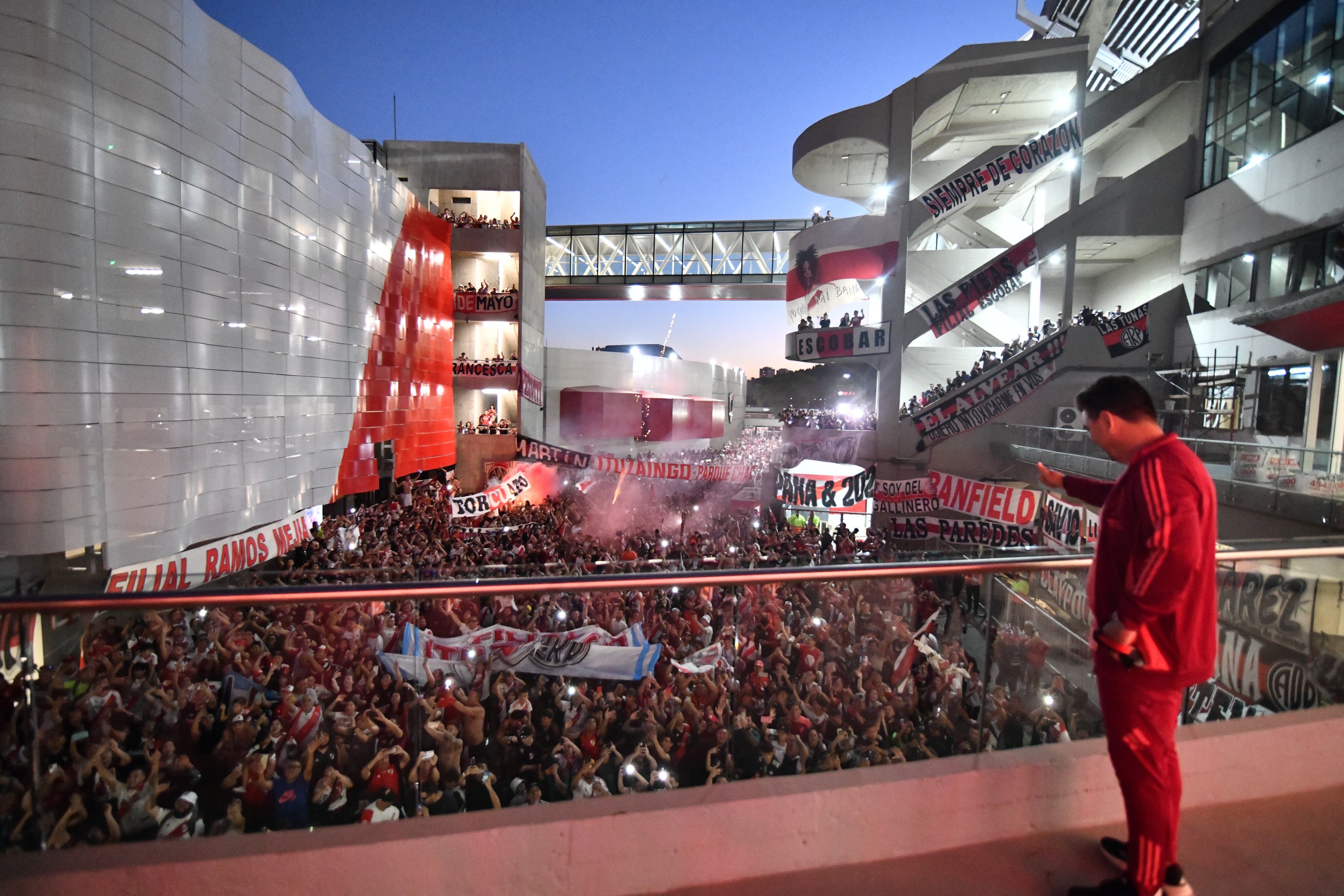 Marcelo Gallardo en el banderazo de River antes del partido decisivo ante Atlético Mineiro