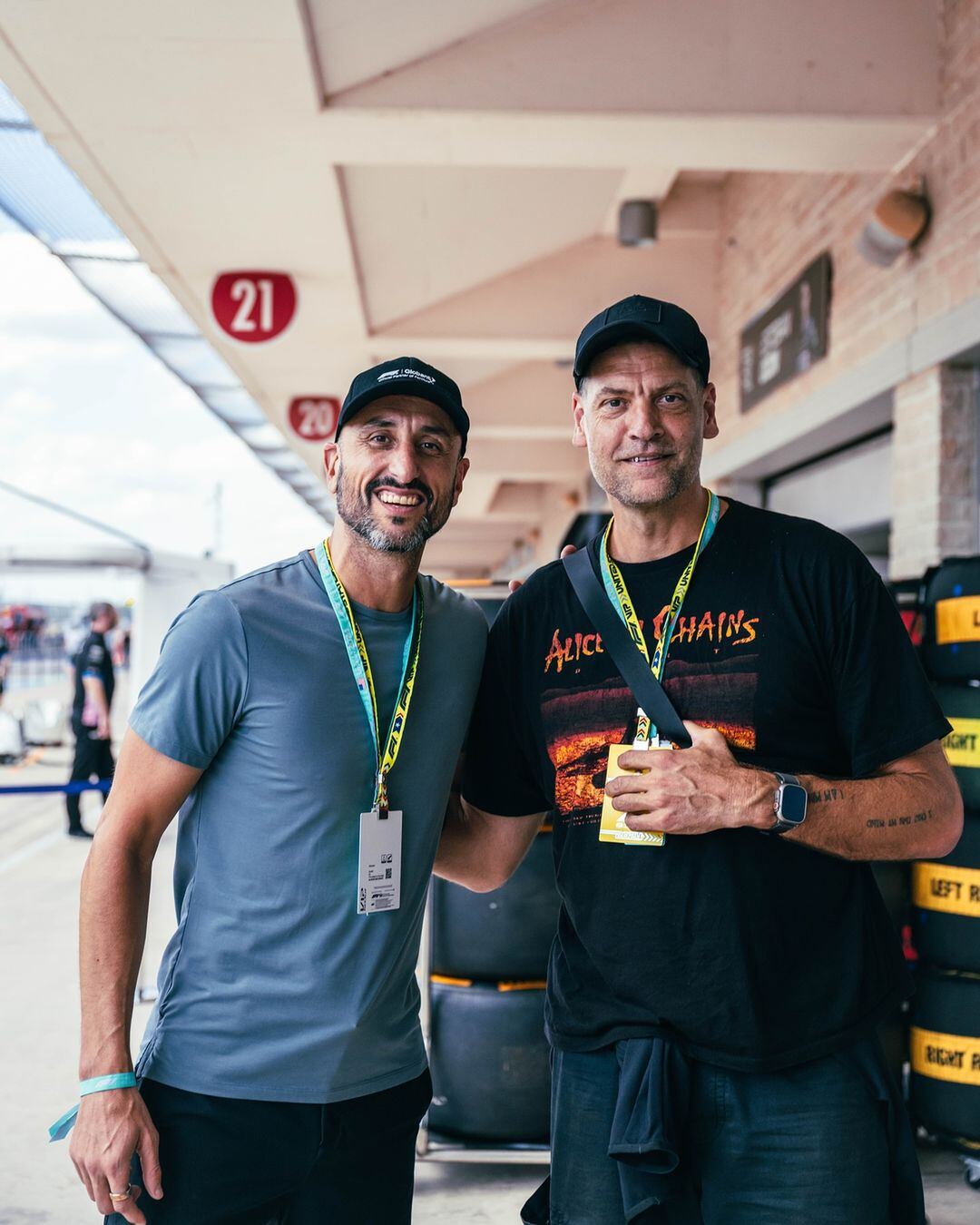 Manu Ginóbili y Fabricio Oberto se acercaron a saludar a Franco Colapinto (Foto/Instagram: @williamsracing)