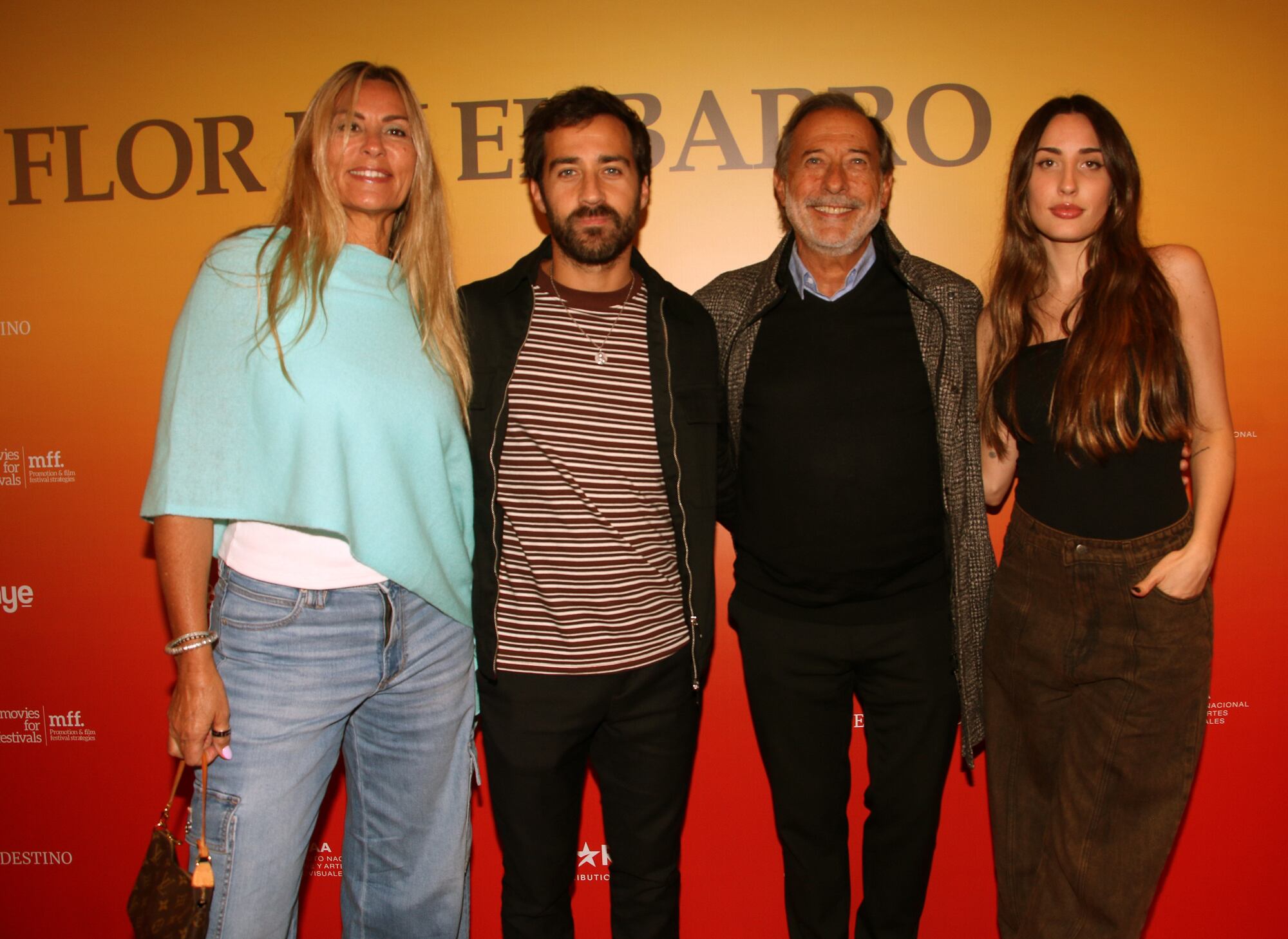 Marynés, Guillermo y Yoyi acompañando a Nicolás Francella en la avant premiere de Una flor en el barro