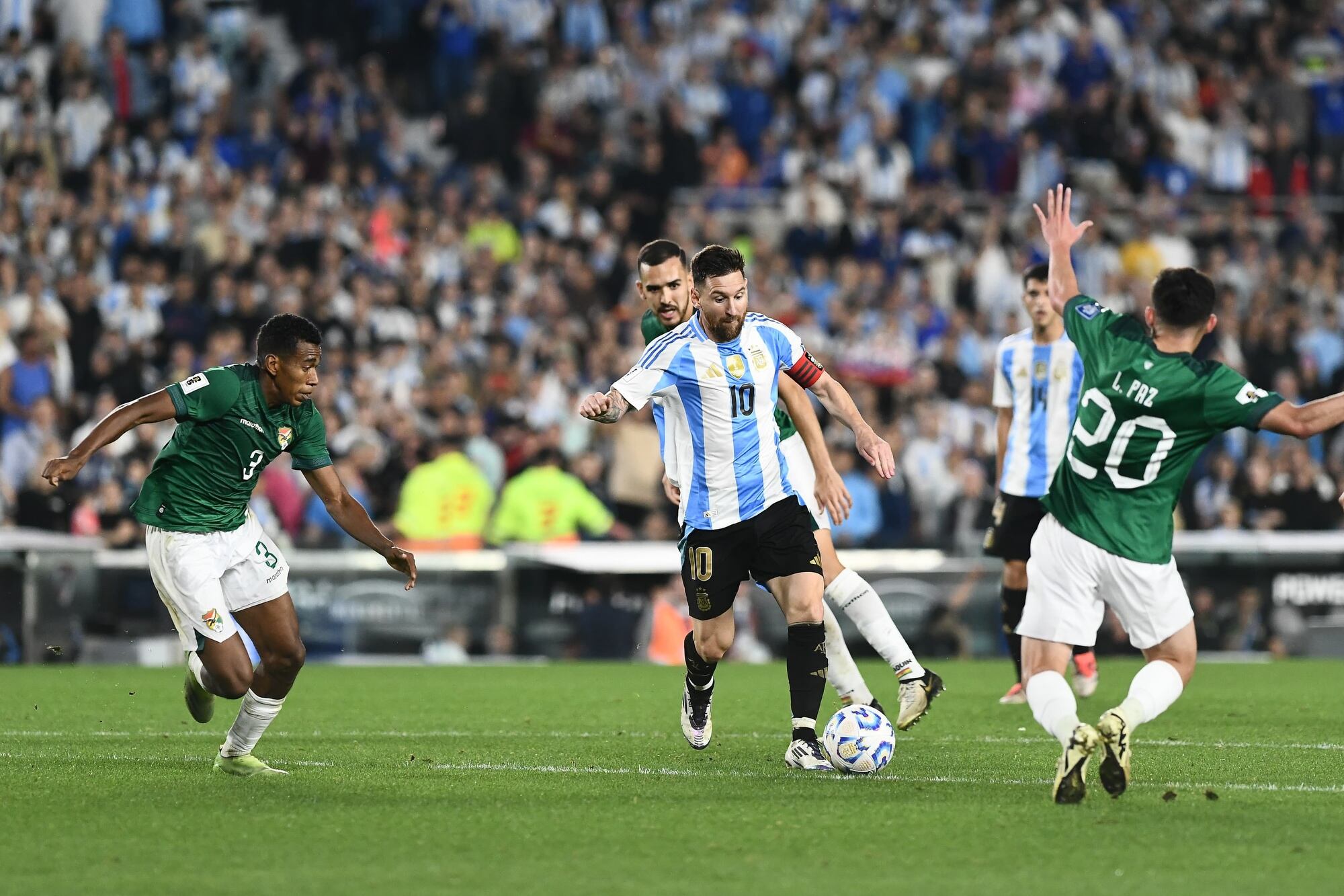 Lionel Messi marcó tres goles en el partido ante Bolivia en el Monumental