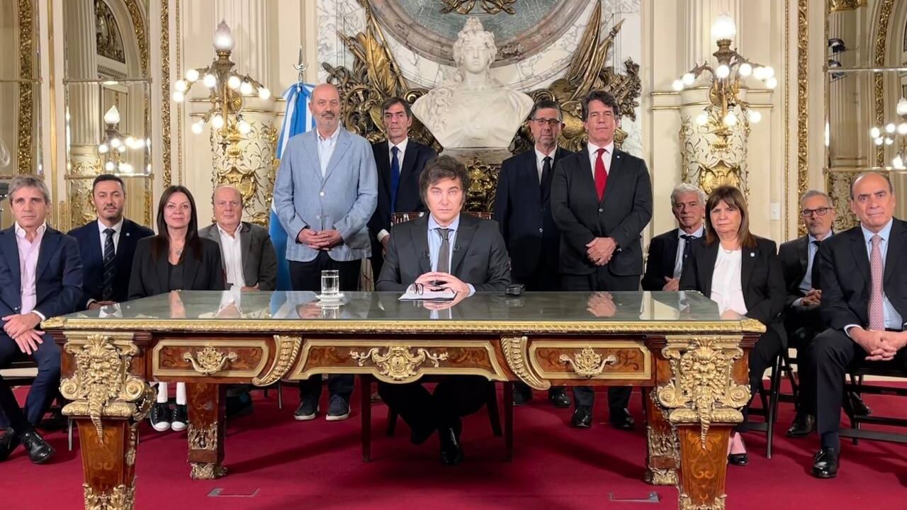 El presidente Javier Milei anunció la firma del mega DNU 70 en diciembre de 2023