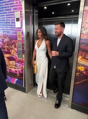 Anto Roccuzzo y Leo Messi lucieron elegantes durante la entrega de premios (Foto: Captura de video / Marca)