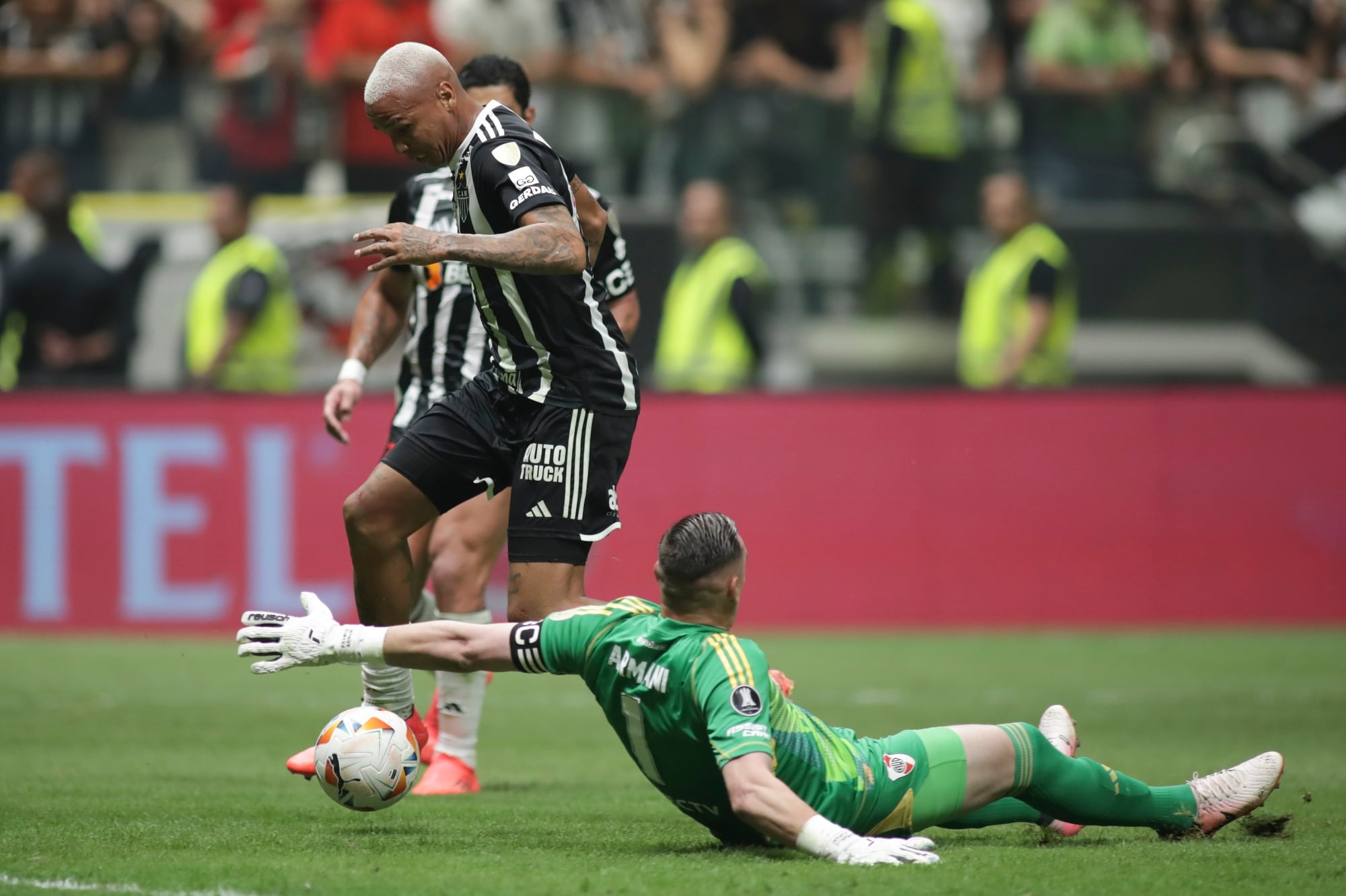 Deyverson convirtió los dos primeros goles del Atlético Mineiro