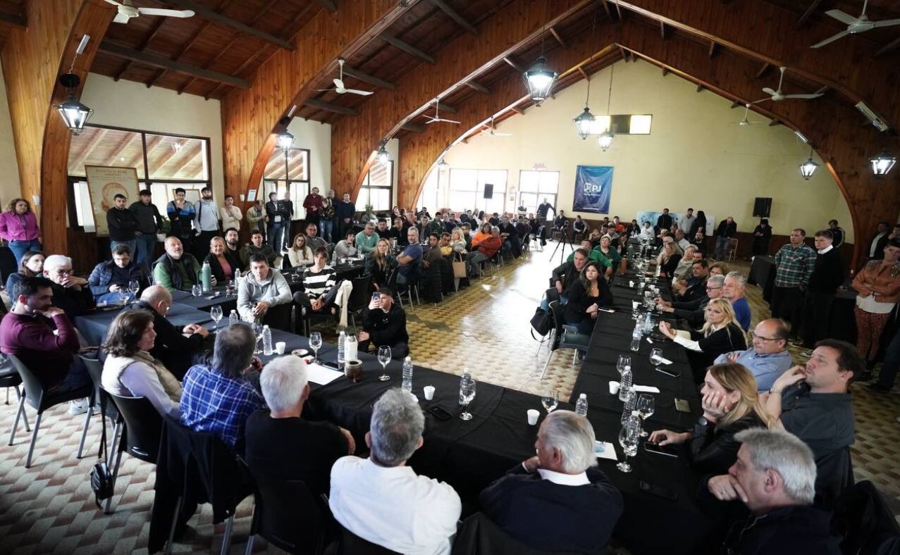 El encuentro de Máximo Kirchner con dirigentes del PJ en Monte Hermoso