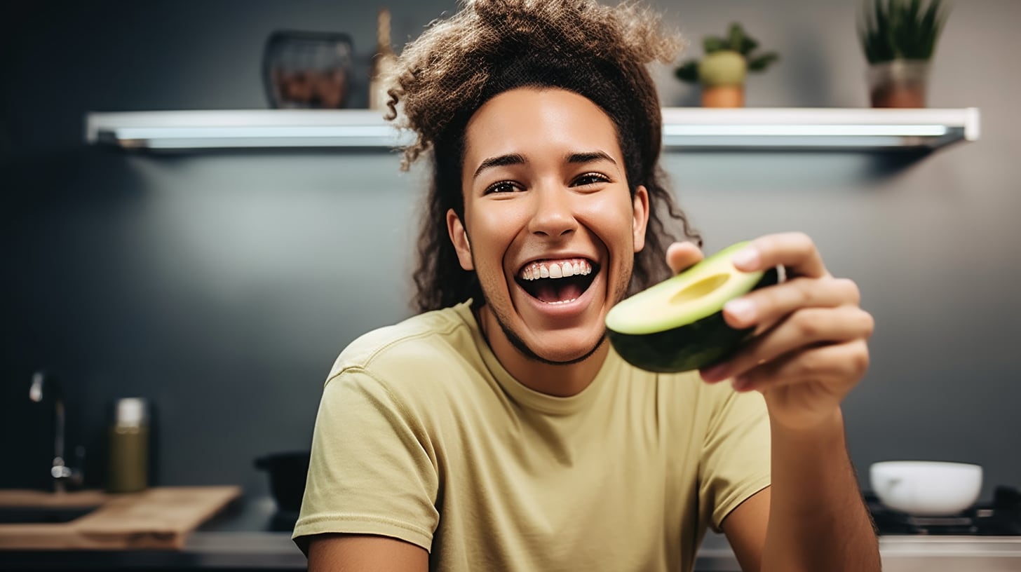 A las mujeres les puede beneficiar más una receta con un alimento graso como el aguacate - crédito VisualesIA