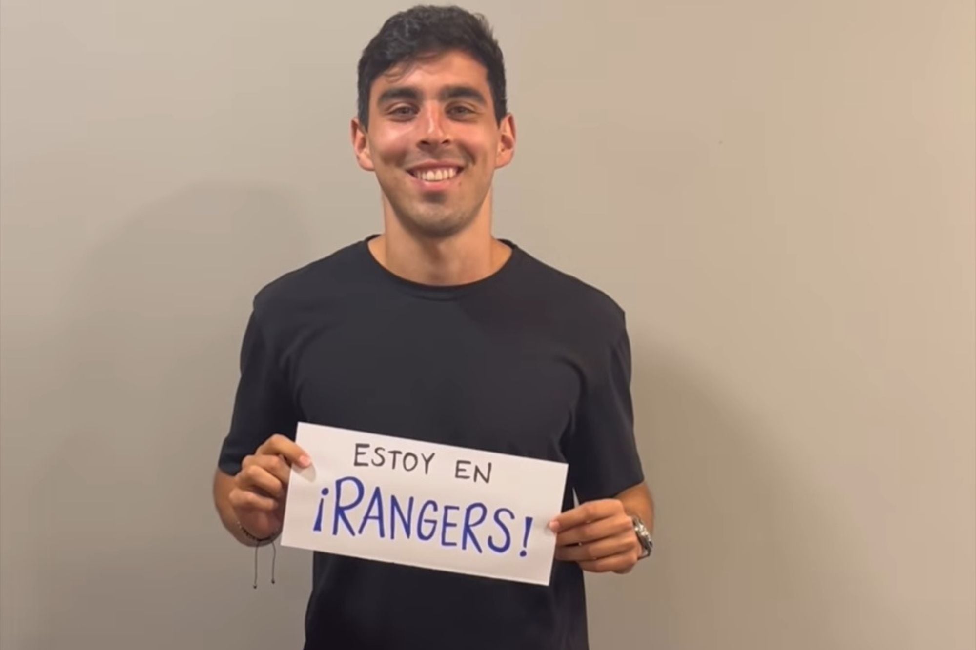 El mexicano llegó hace poco al FC Rangers (Foto: @rangersfcad)