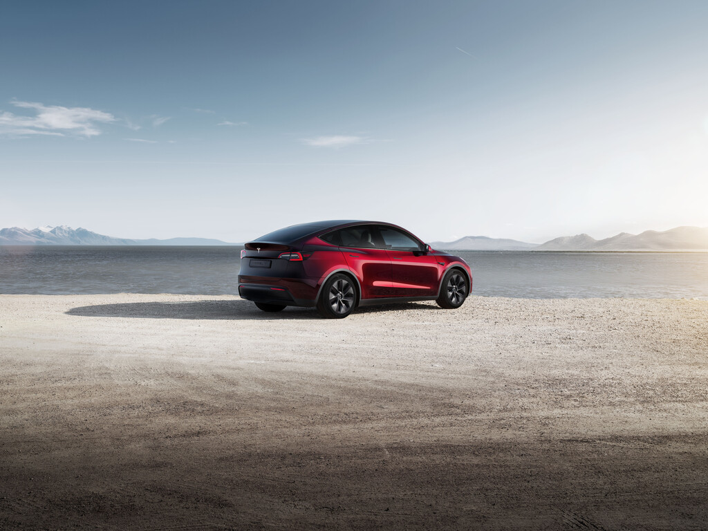 Tesla se inventa una nueva vida para el Model Y: siete plazas y un precio rompedor con la ampliación de Tesla Boost 