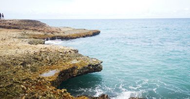 Un rincón único e imperdible en La Guajira donde las olas del mar revientan con el acantilado y forma un arcoiris