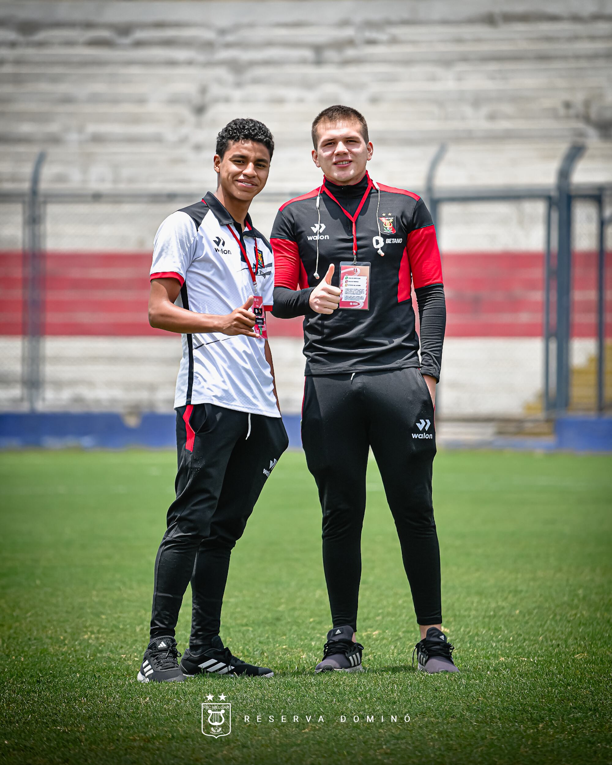 Jugadores de Melgar hicieron el reconocimiento del campo en el estadio Iván Elías Moreno.