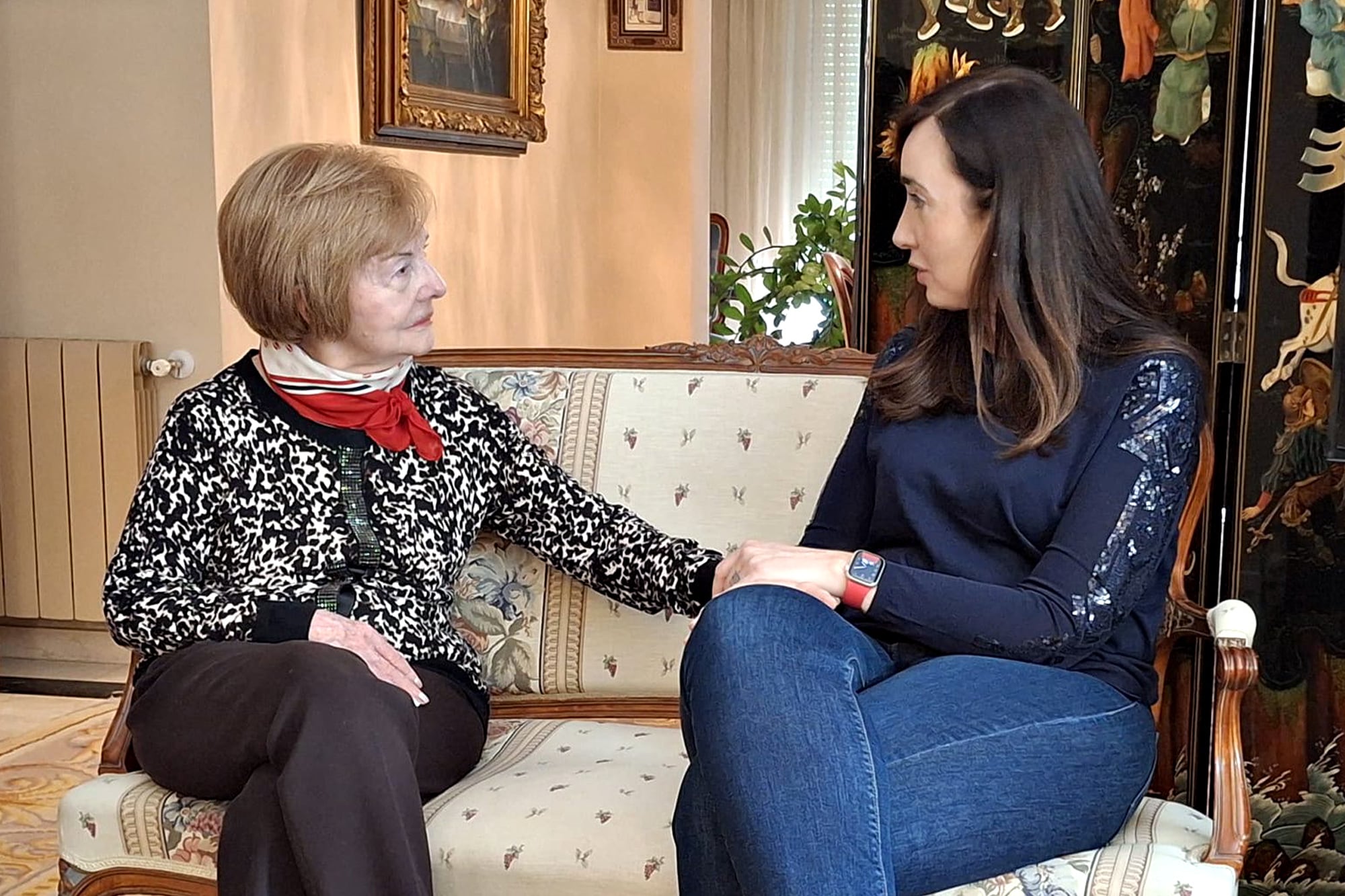 Victoria Villarruel con Isabel Martínez de Perón