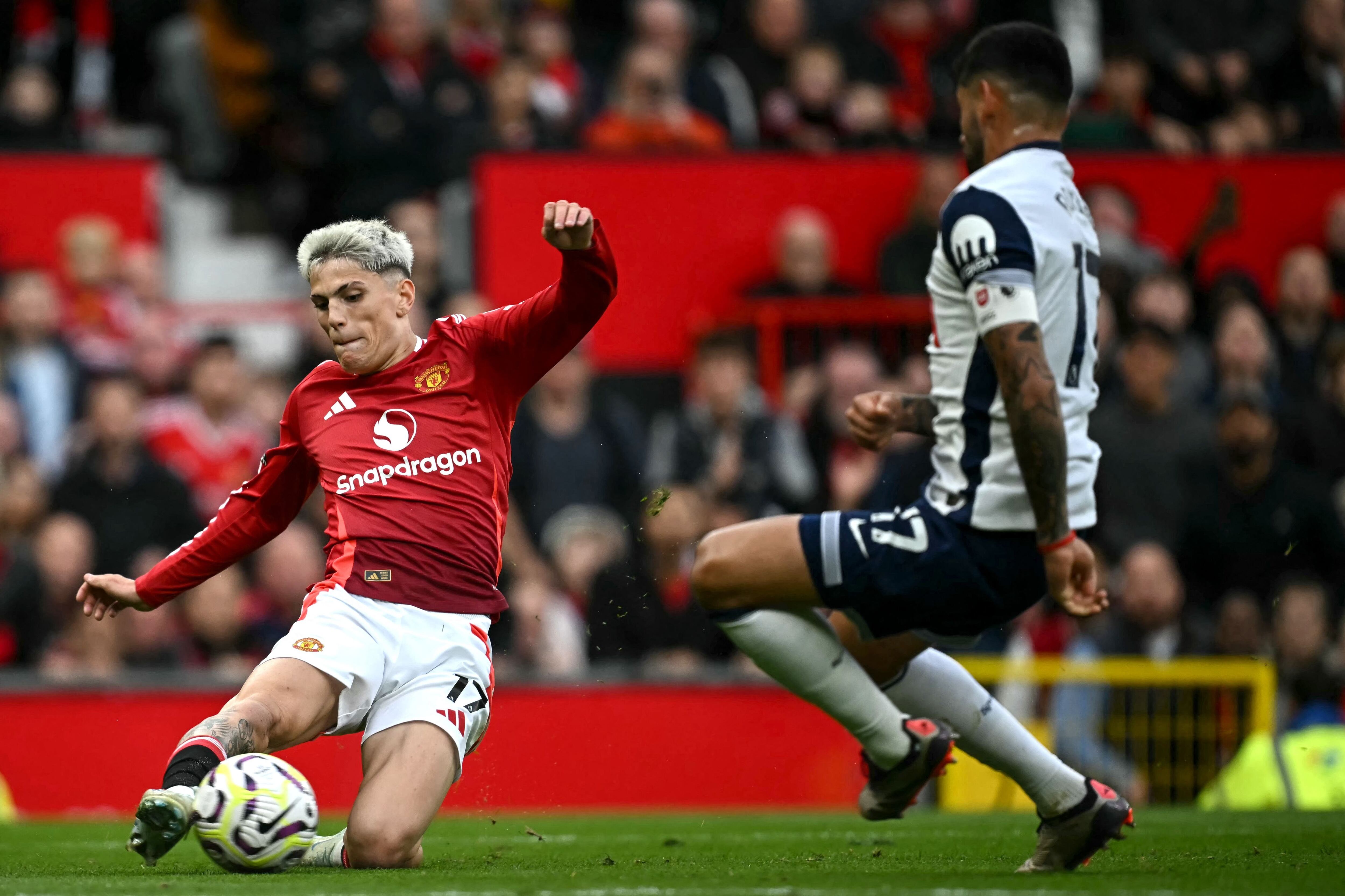 Alejandro Garnacho y Cristian Romero estarán en acción en dos partidos de la Premier League; Manchester United recibirá a Chelsea y Tottenham Hotspur será anfitrión de Aston Villa.