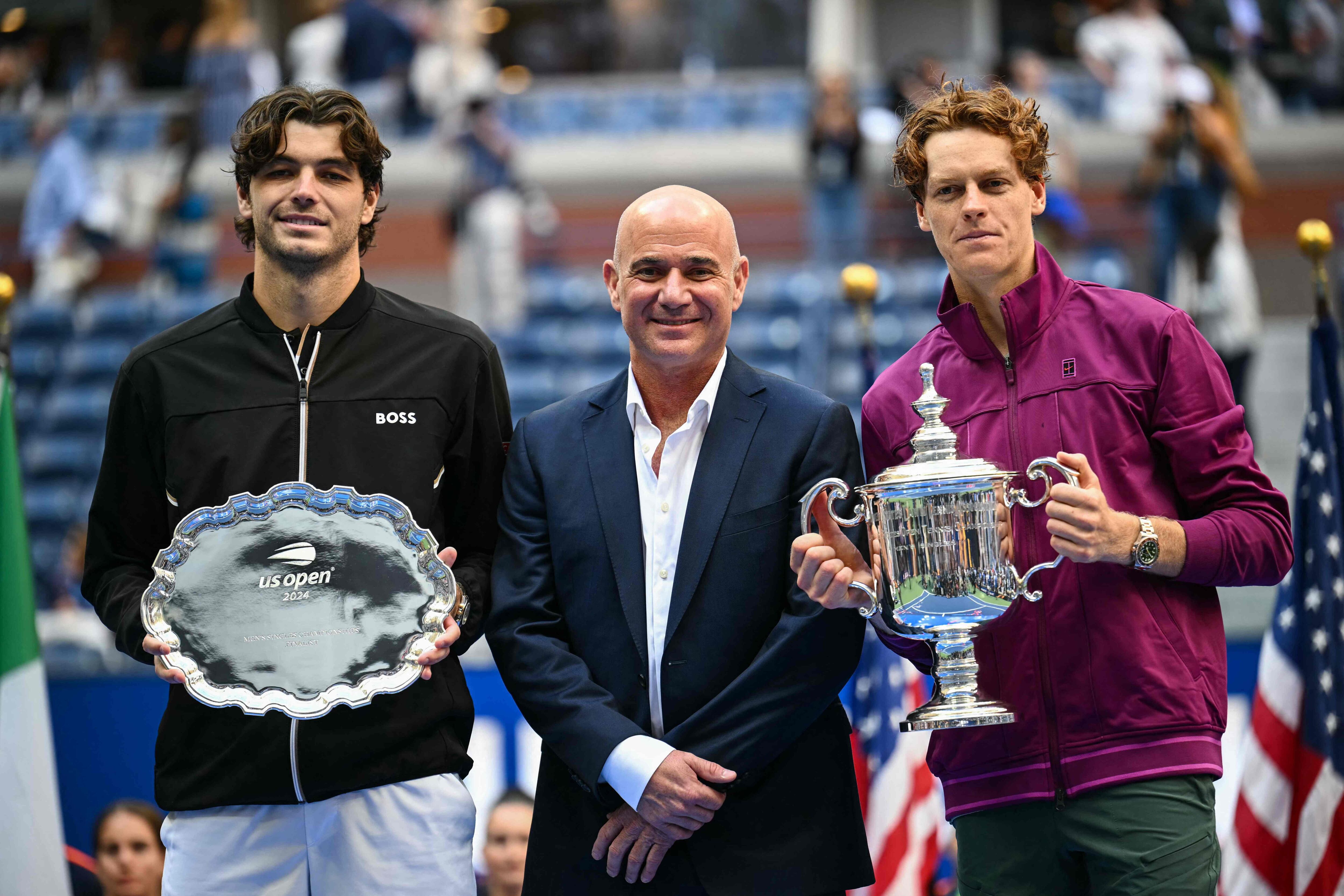 Taylor Fritz y Jannik Sinner definieron el US Open con el triunfo del italiano (en la premiación estuvo Andre Agassi); este domingo volverán a encontrarse en un duelo por un trofeo, el del ATP Finals, ex Masters.