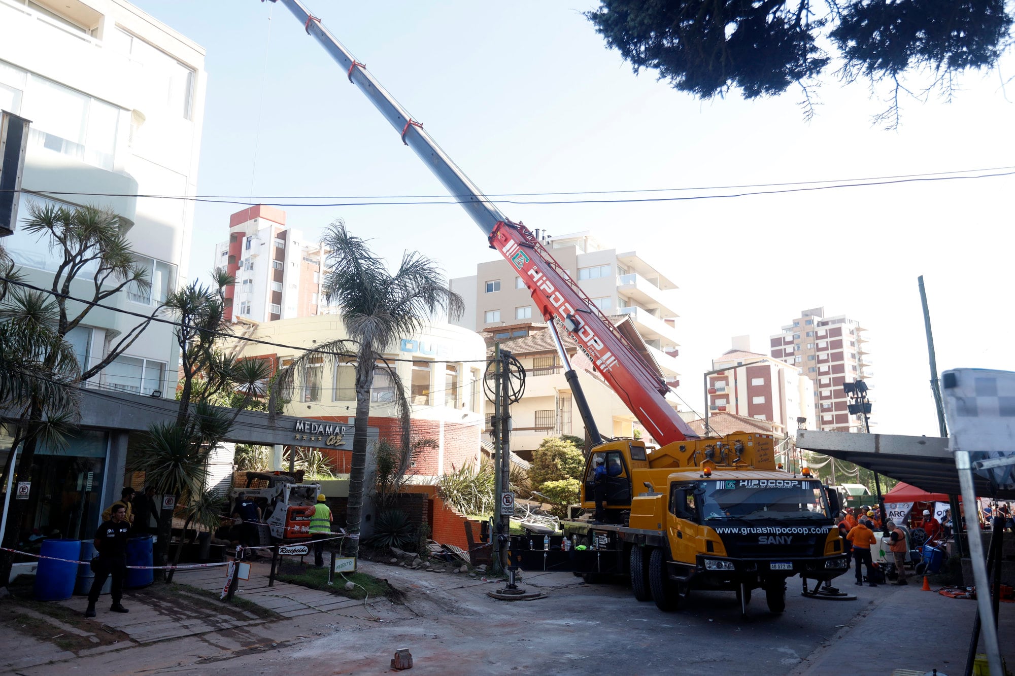 Seis personas en condición de desaparecidas son el objetivo central del operativo de búsqueda y rescate sostenido desde la madrugada de anteayer