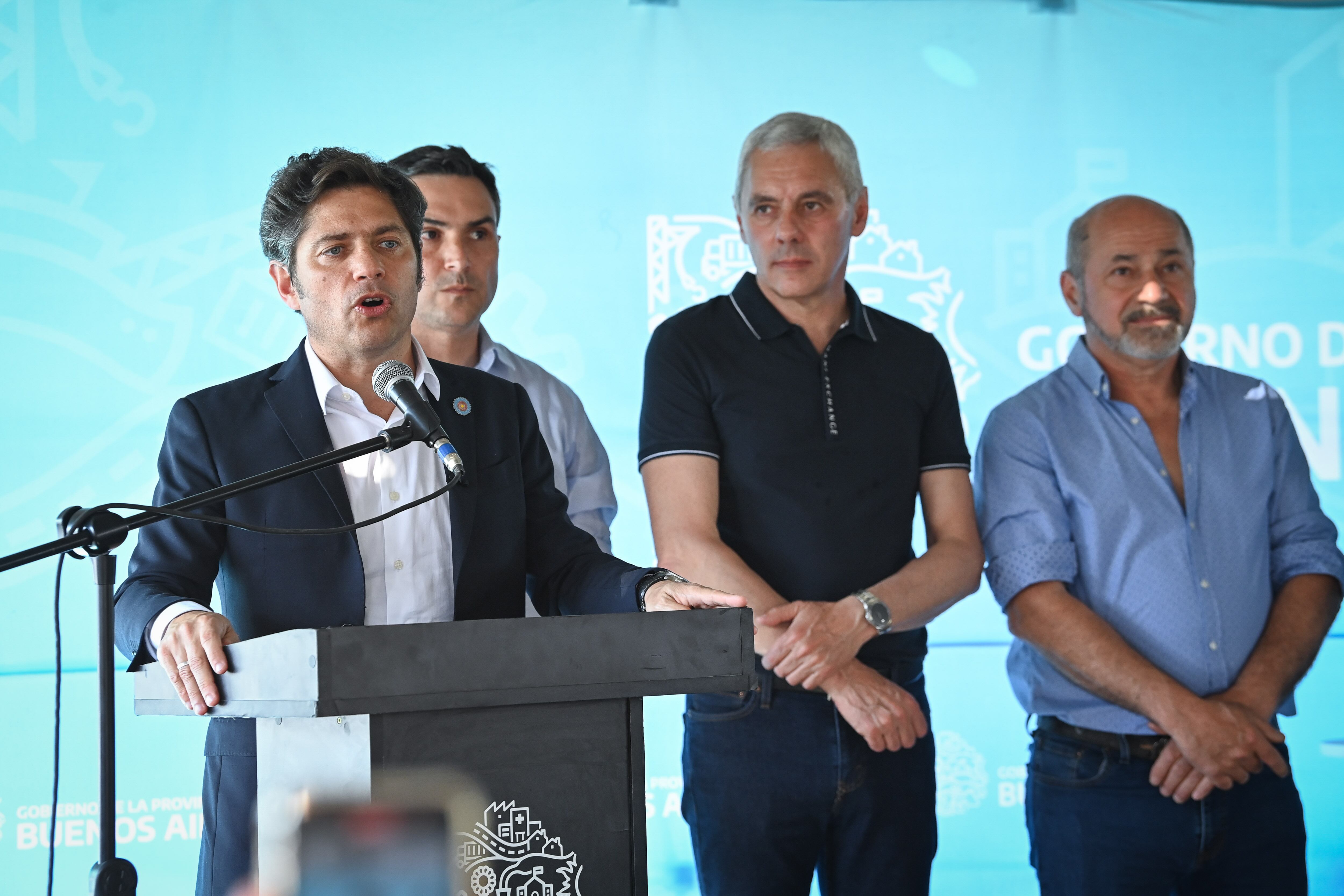 Kicillof, con Gildo Onorato (funcionario bonaerense y referente del Movimiento Evita) y los intendentes Fabián Cagliardi (Berisso) y Mario Secco (Ensenada)